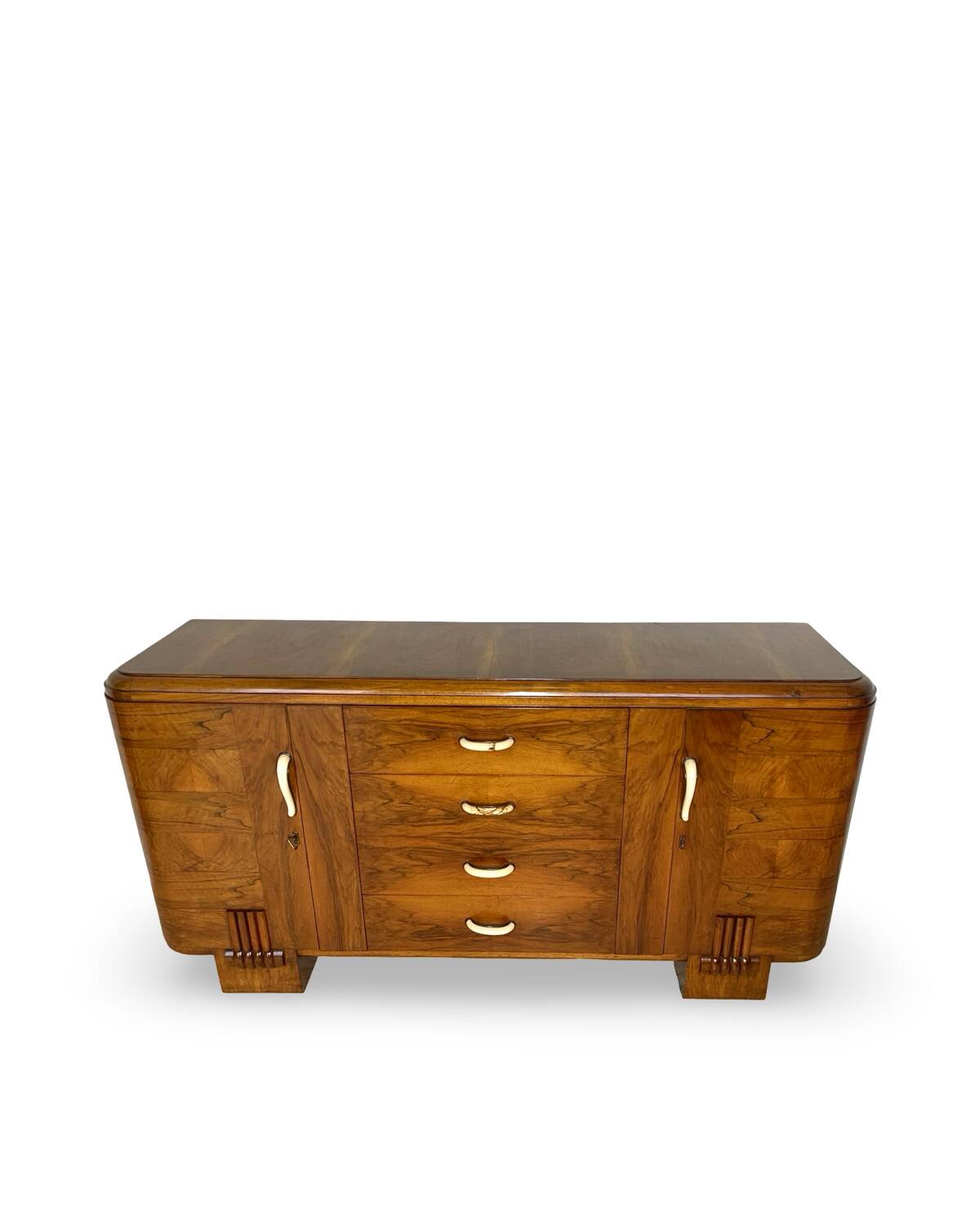 Buffet en noyer Art déco italien, de grande qualité.