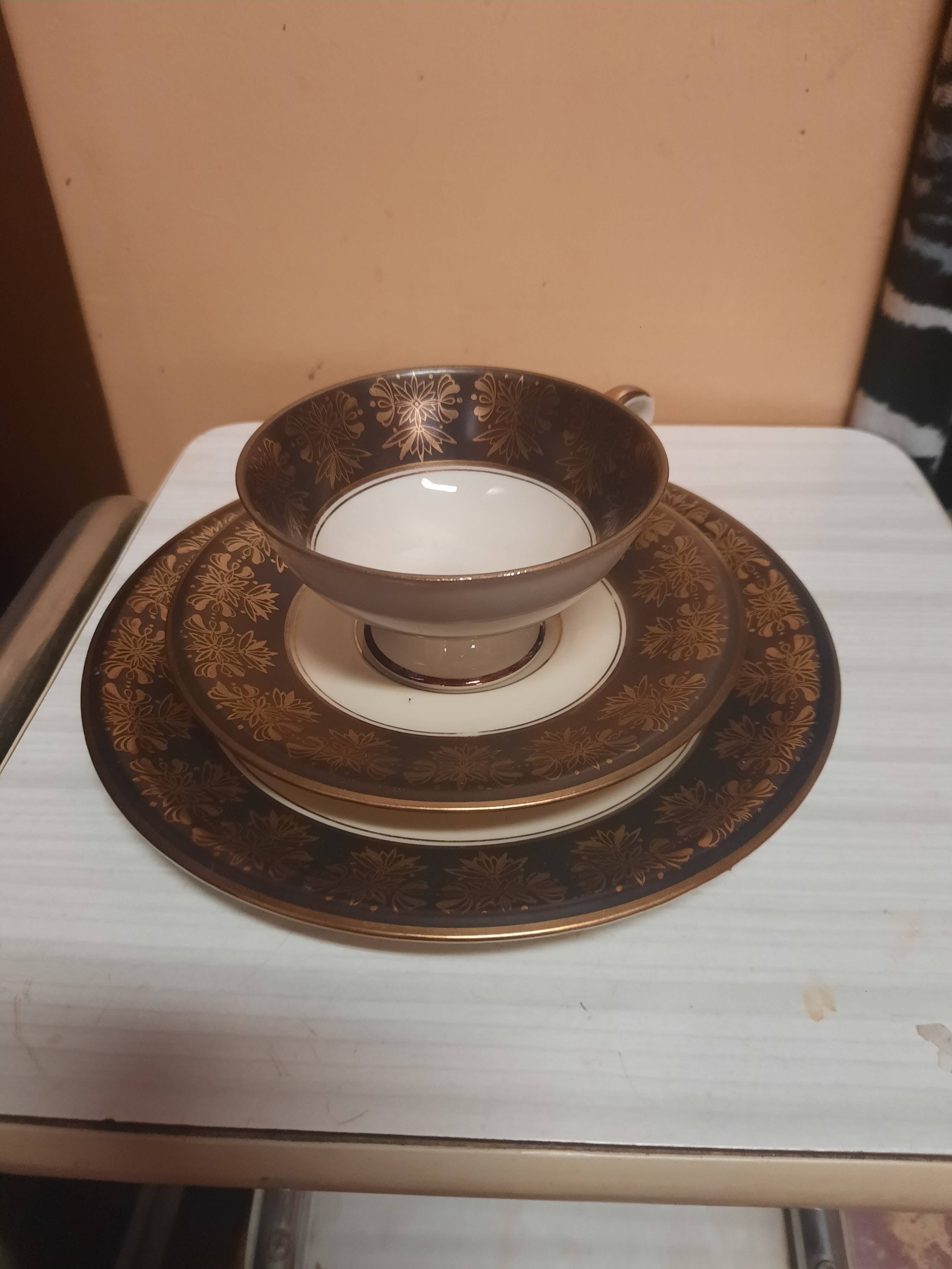 Tasse et assiette en porcelaine