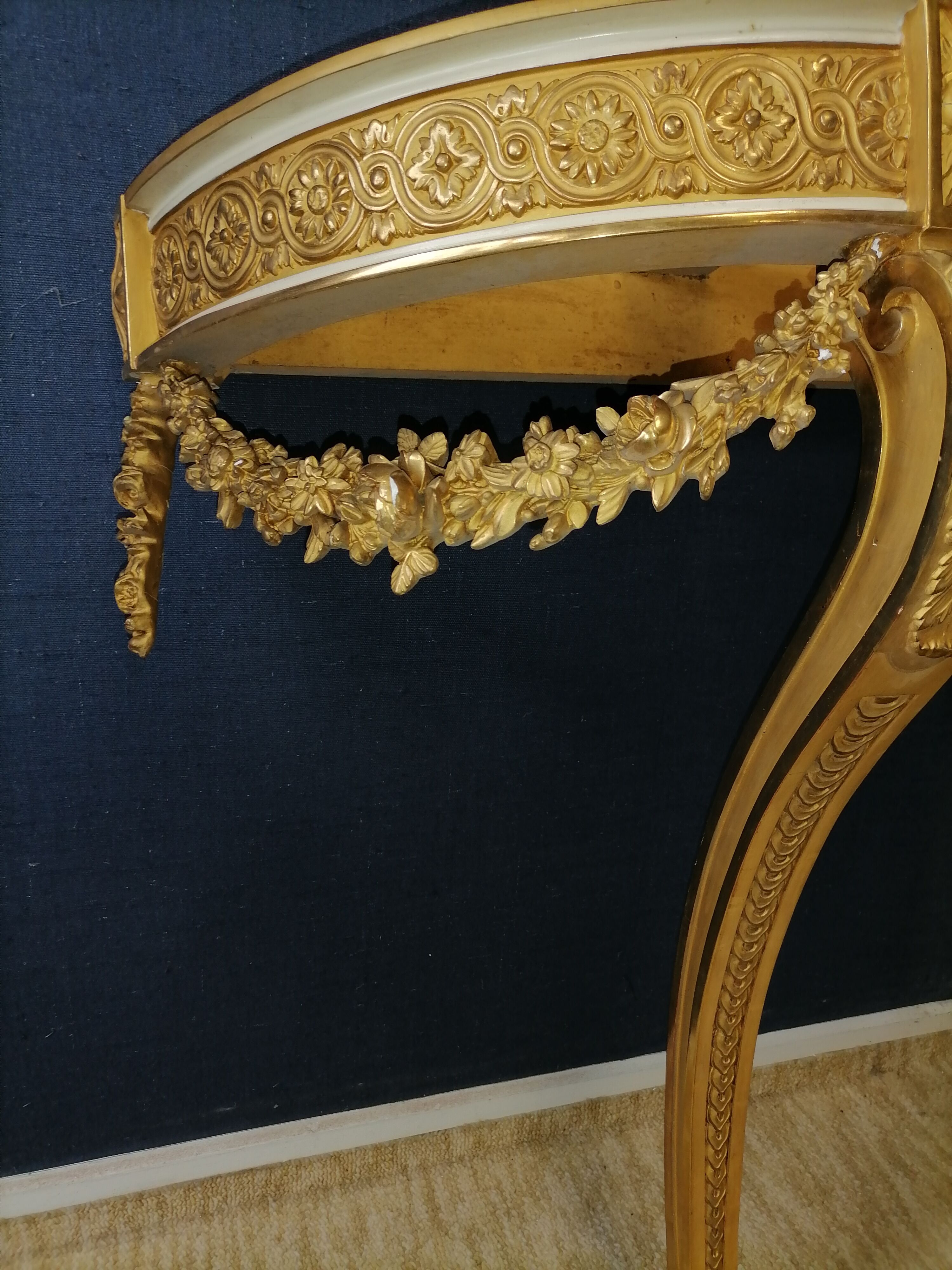 Console bois doré en applique
