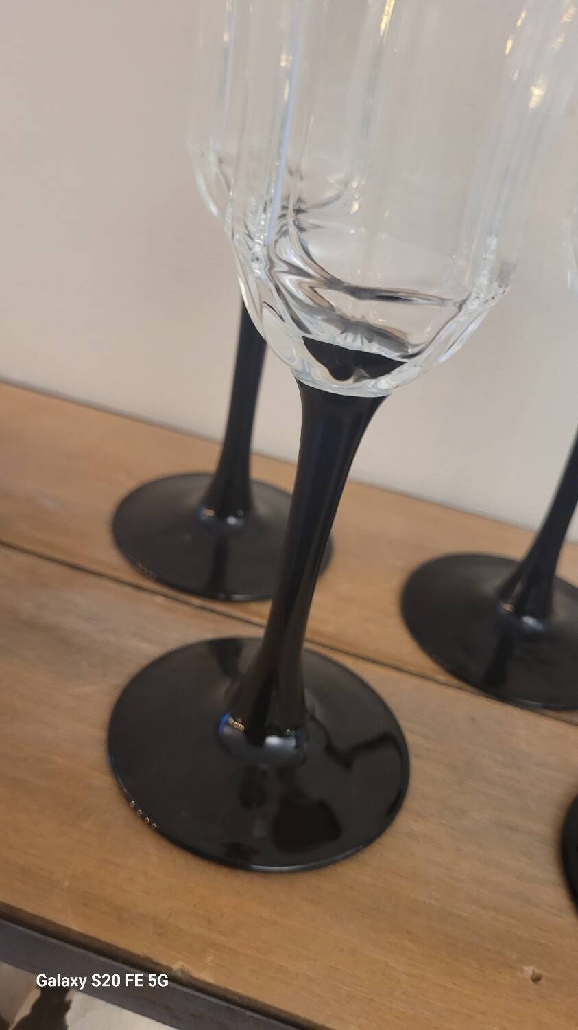 Octime 80's champagne glasses