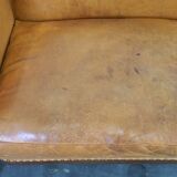 Ensemble ancien unique composé de 2 fauteuils club et d'un canapé en cuir couleur cognac à roulettes