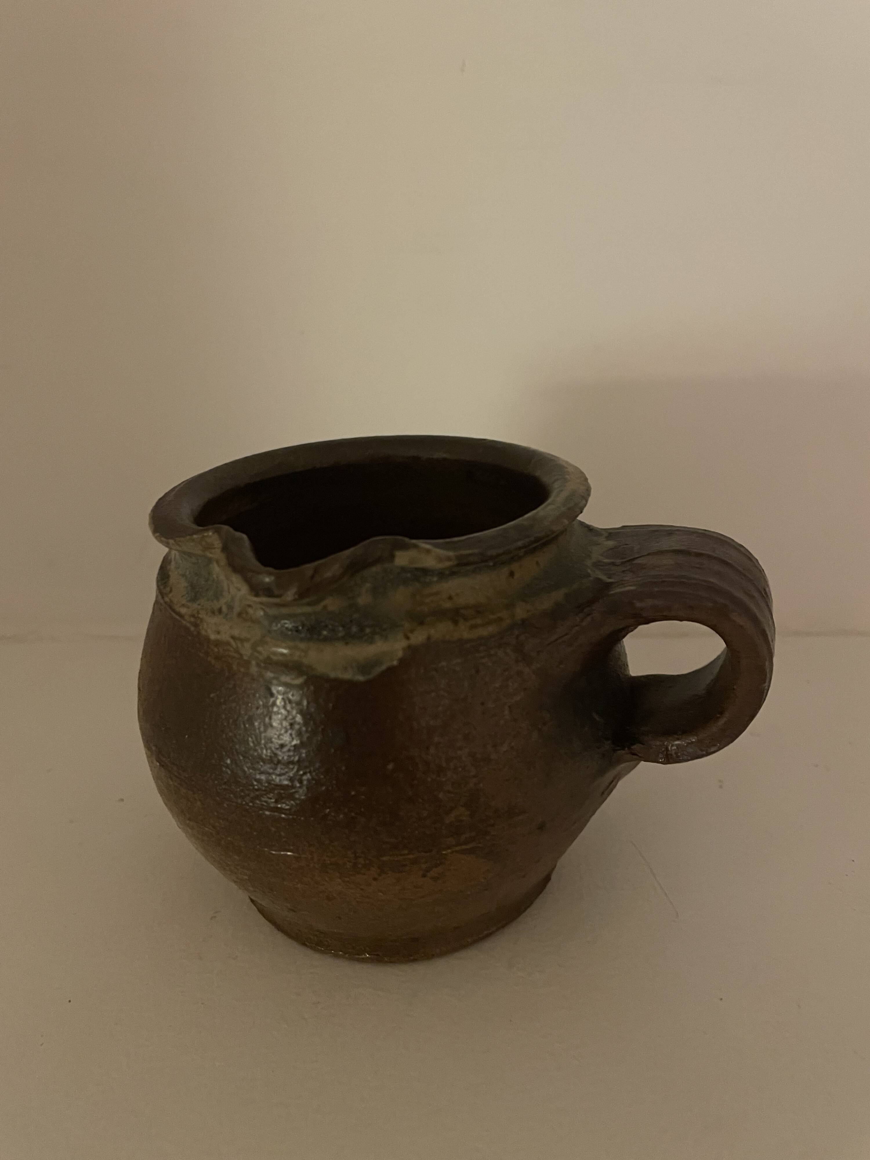 Set of 18 decorative items