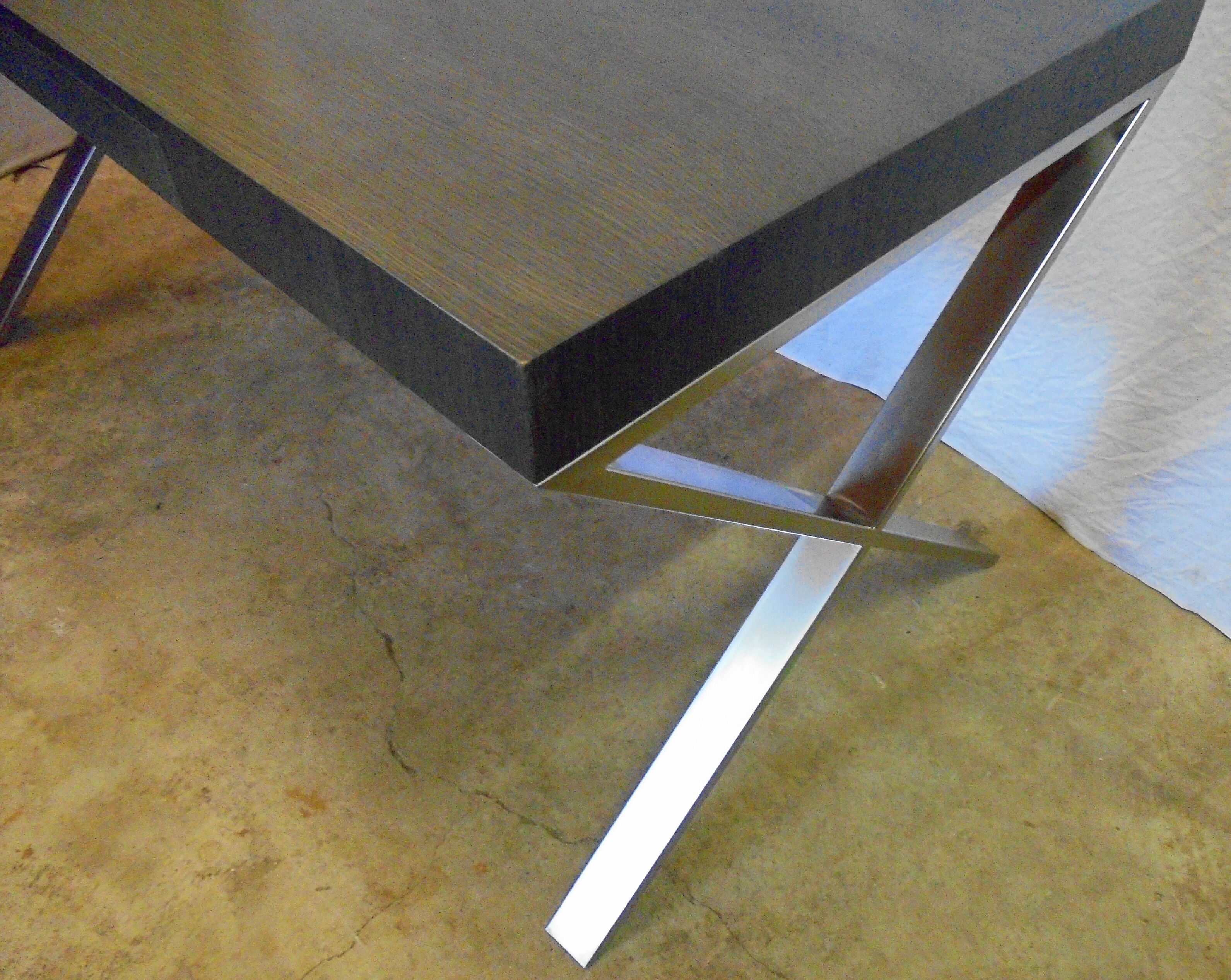 Flat office with metal feet of the 80s