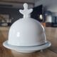 Beurrier en porcelaine blanche avec sa cloche assortie