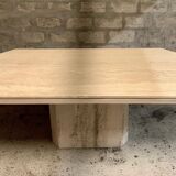 Table à manger vintage en travertin de Ligne Roset