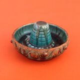 Empty pocke in glazed ceramic