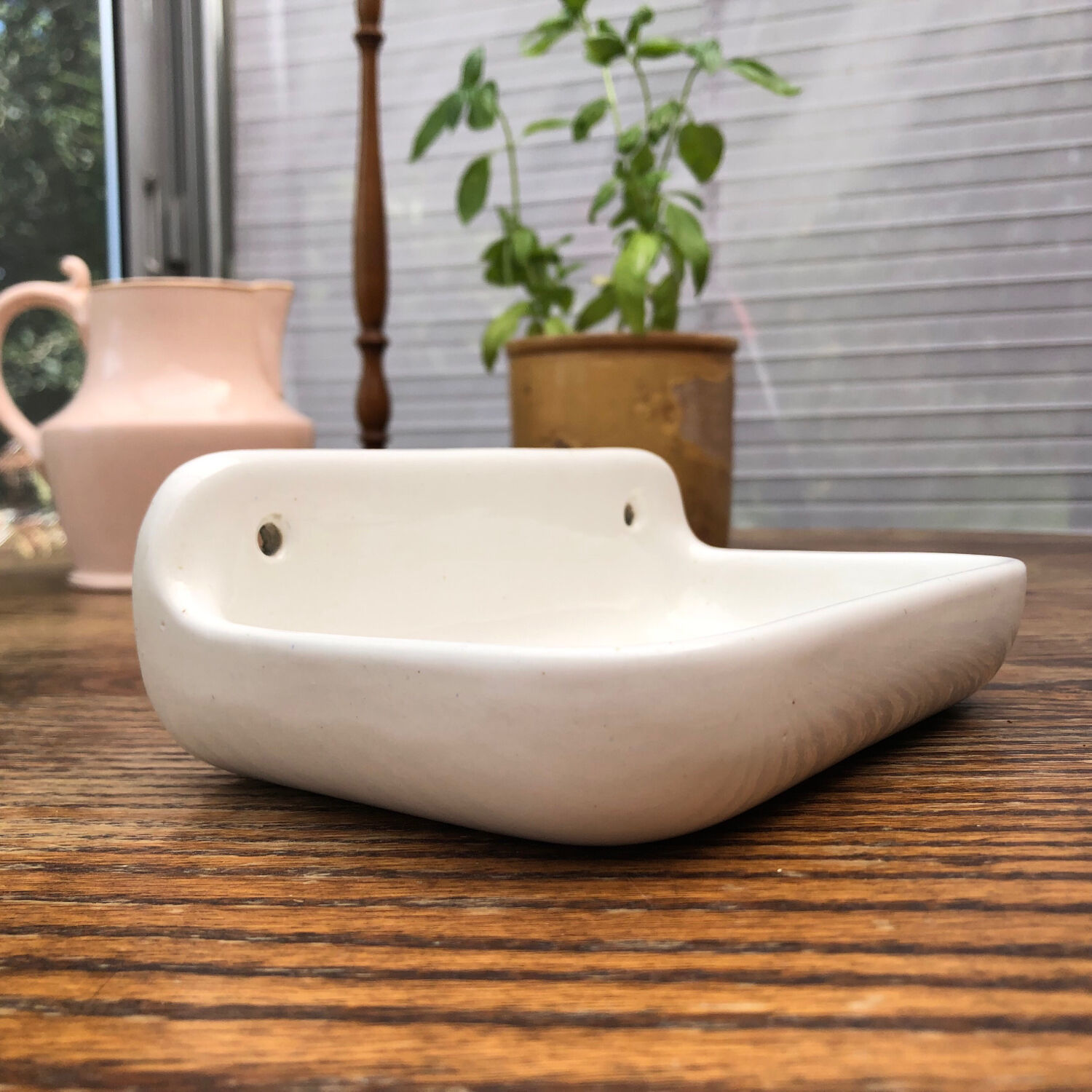 Porcelain wall soap dish