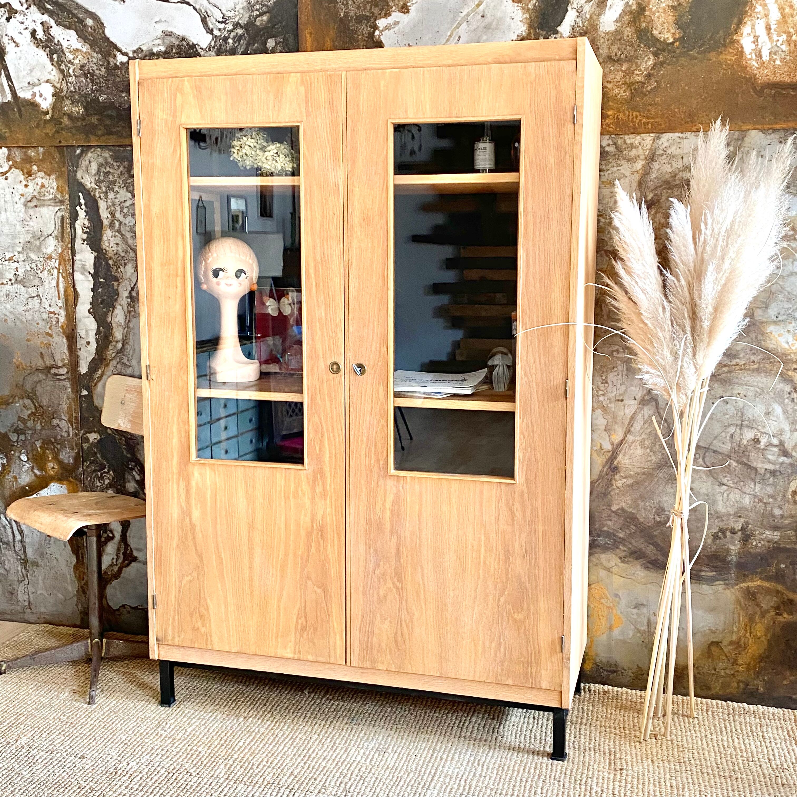 Bookcase in raw wood & metal feet