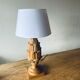Lampe en bois sculpté