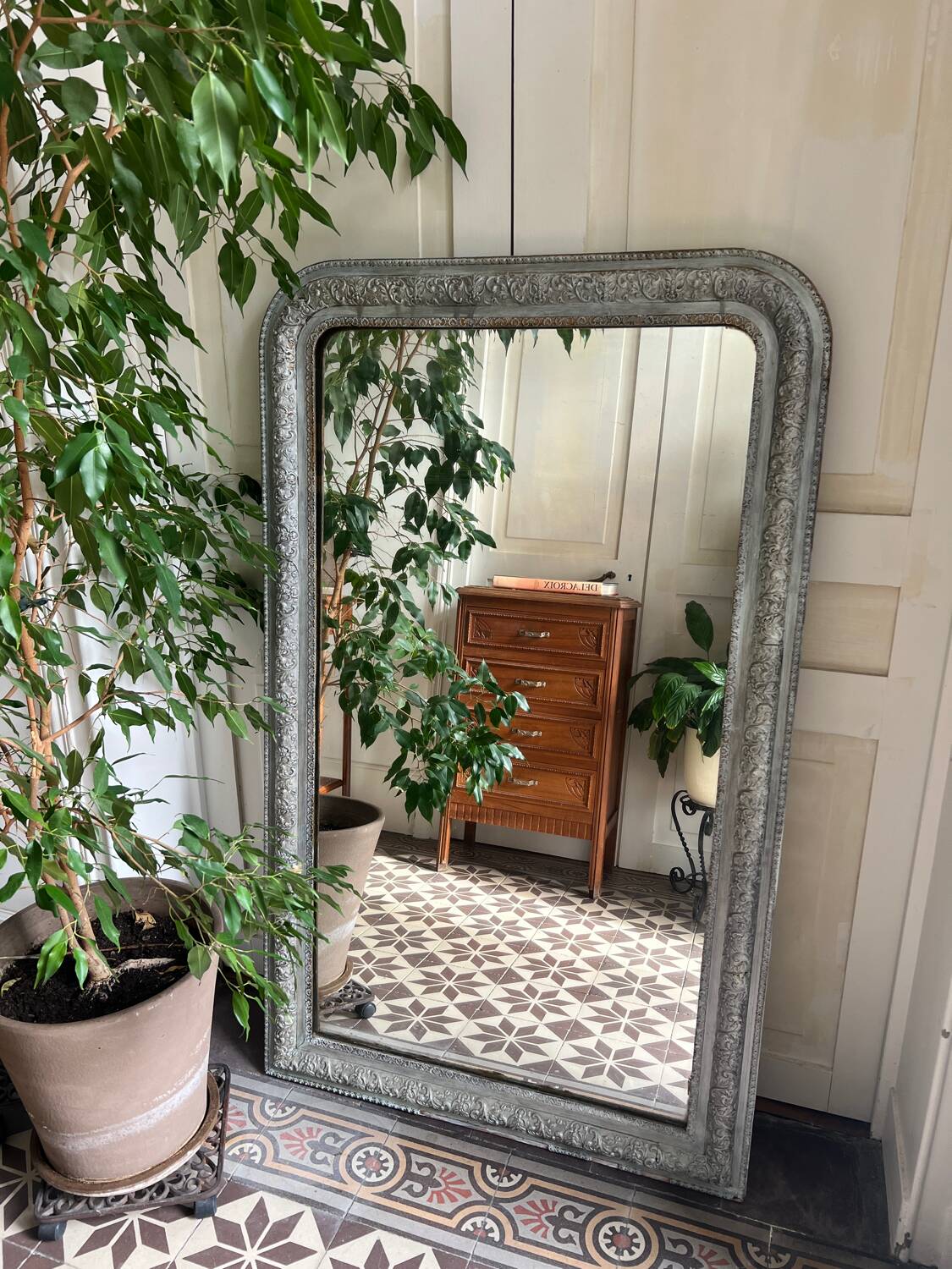 Antique mirror in stucco and wood