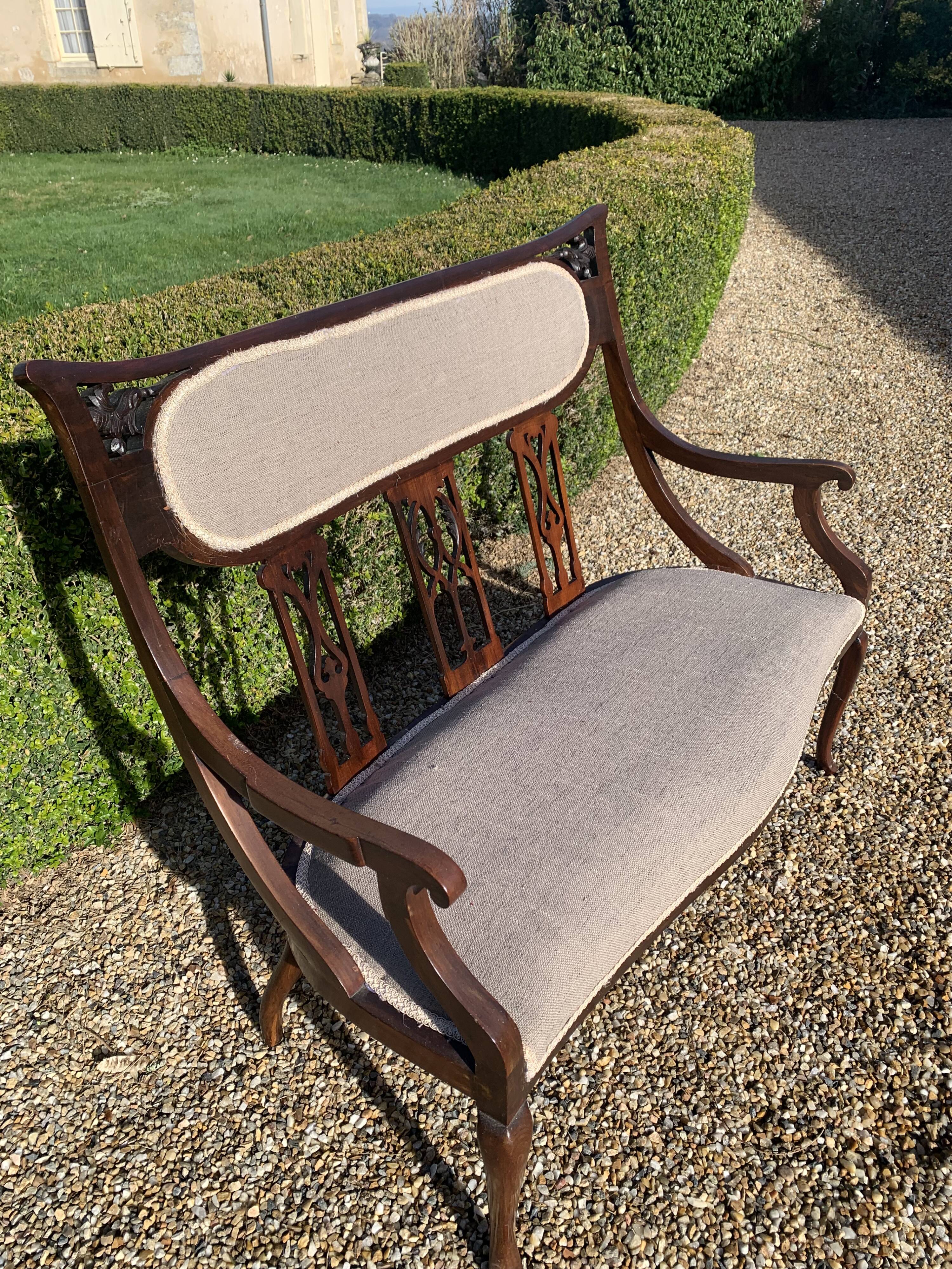 Bench and its two chairs