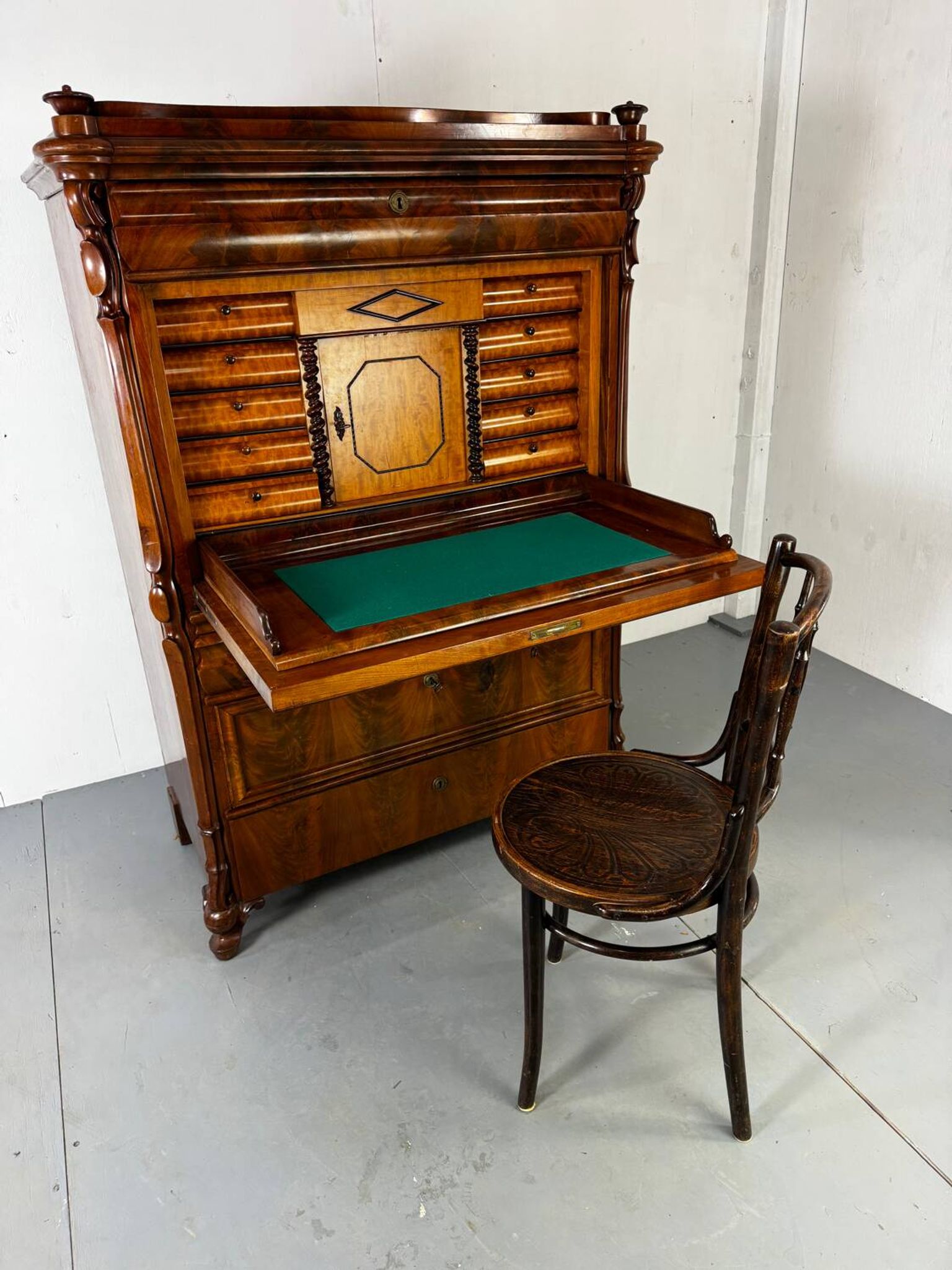Biedermeier vintage oak and mahogany secretary desk, well-made, 1860.