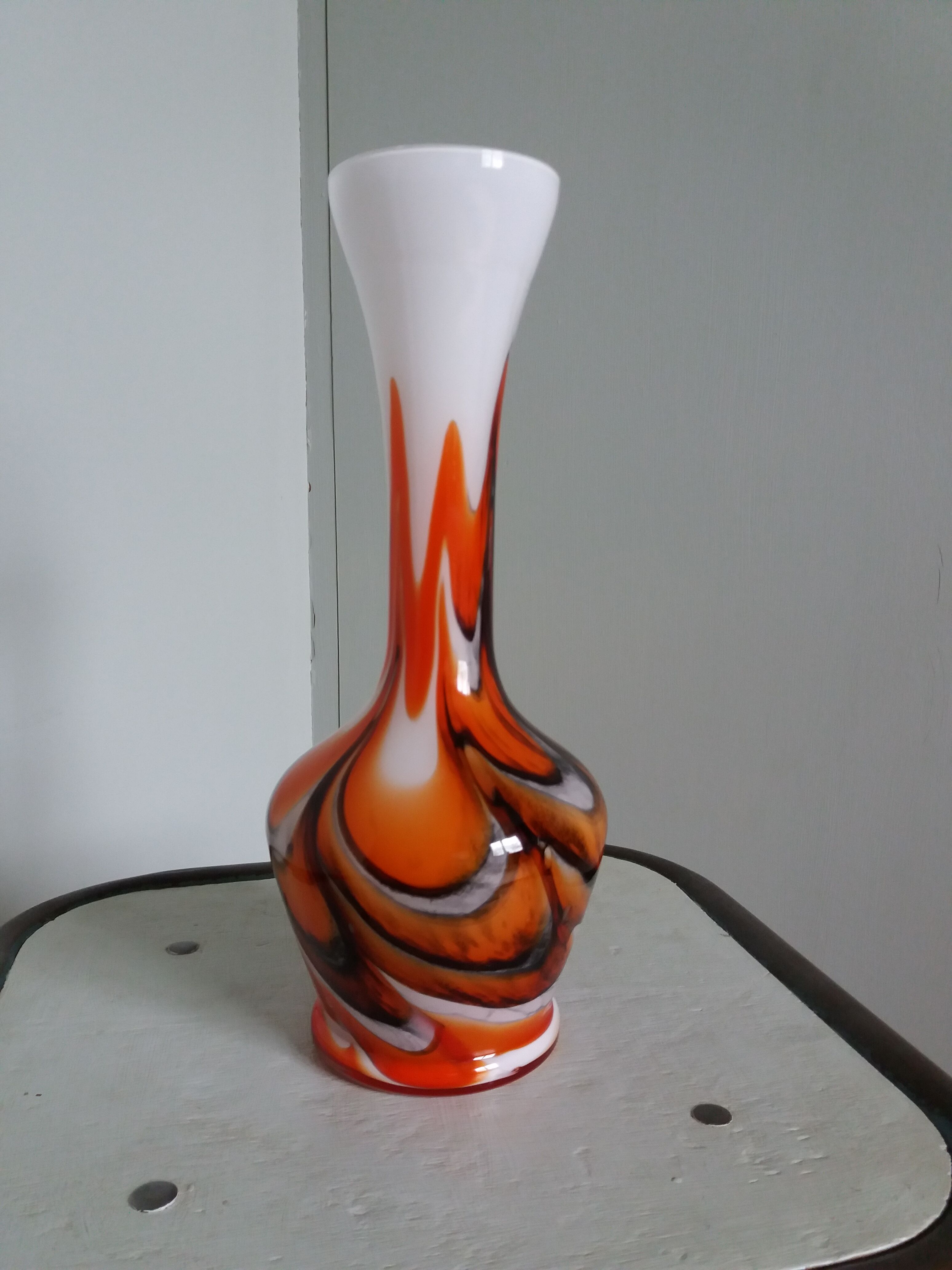 Vetreria Barbieri vase from Empoli in Italy in opaline glass from Florence