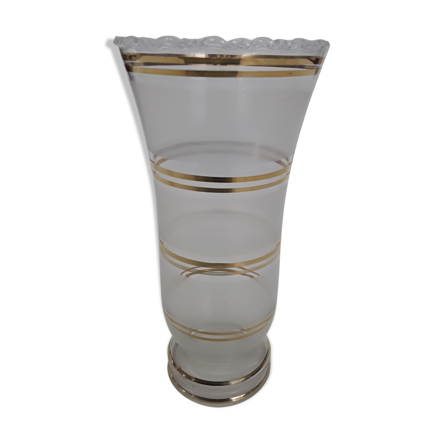 Vase decorated golden stripes