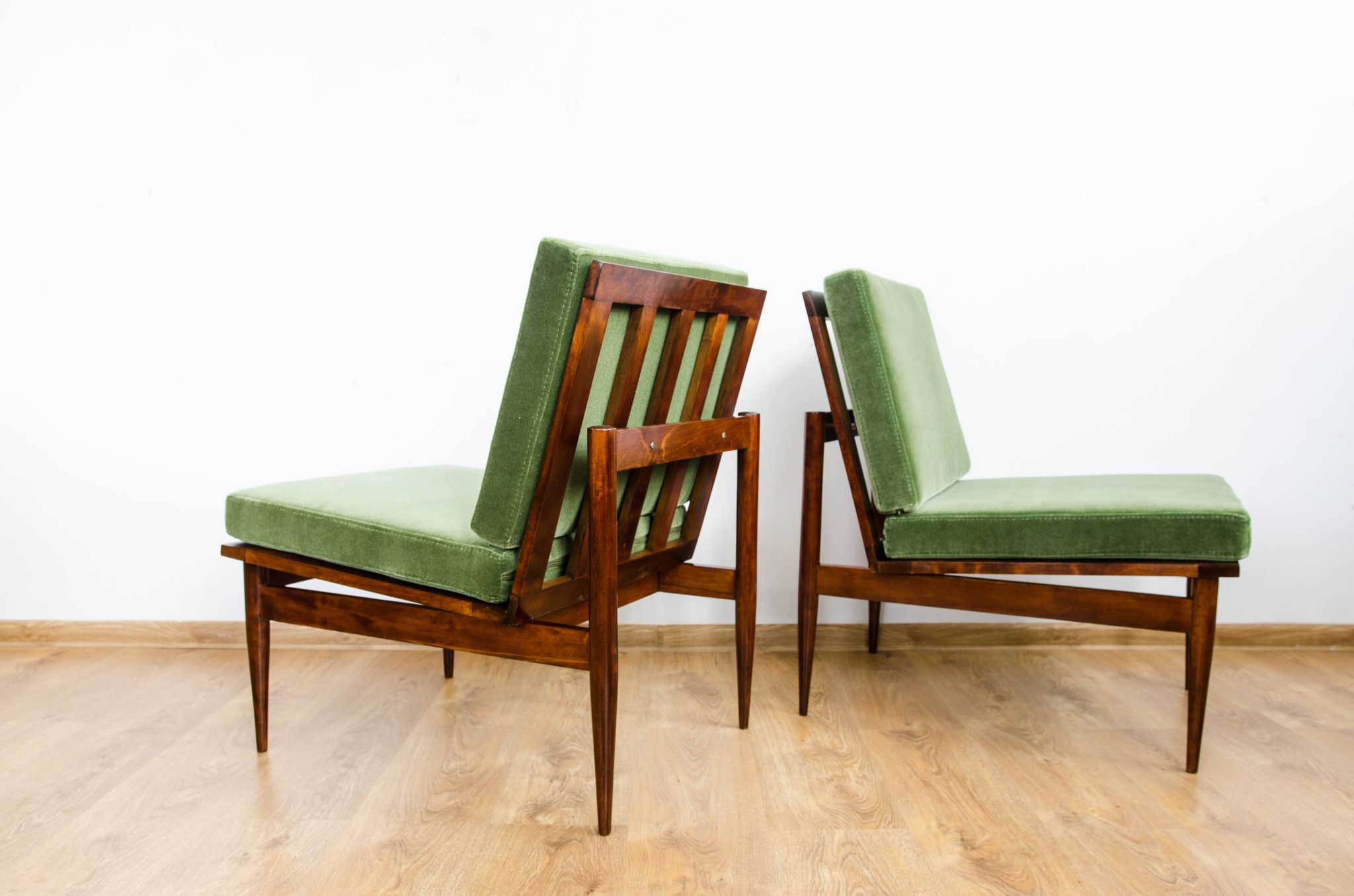 Paire de fauteuils verts du milieu du siècle 1965
