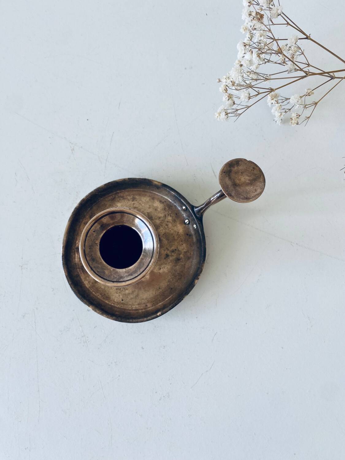 Brass thumbscrew candle holder