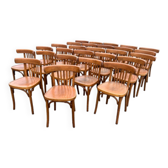 Lot de 27 chaises bistrot des années 50