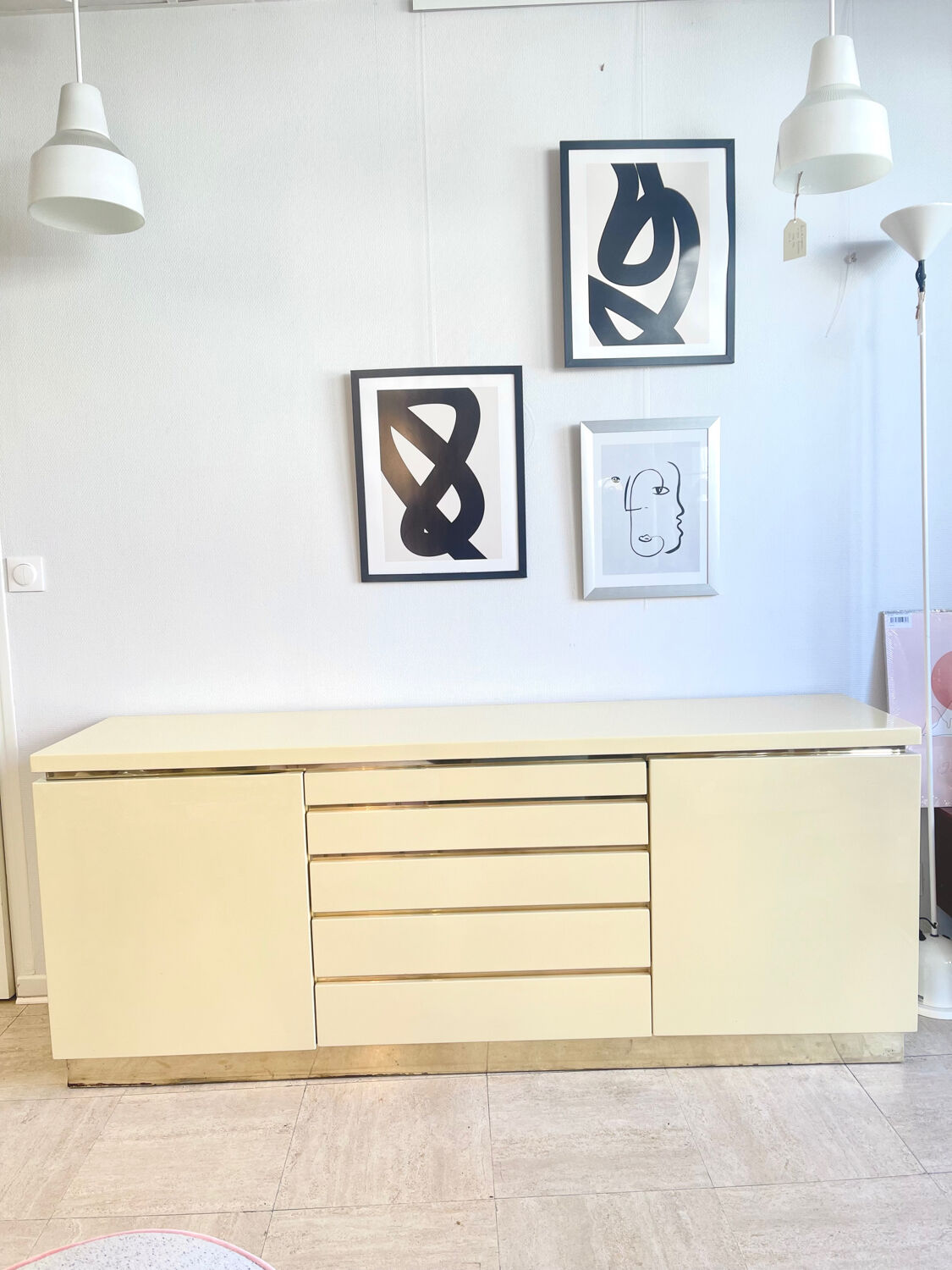 Buffet Jean-Claude Mahey in beige lacquer and brass – circa 1970