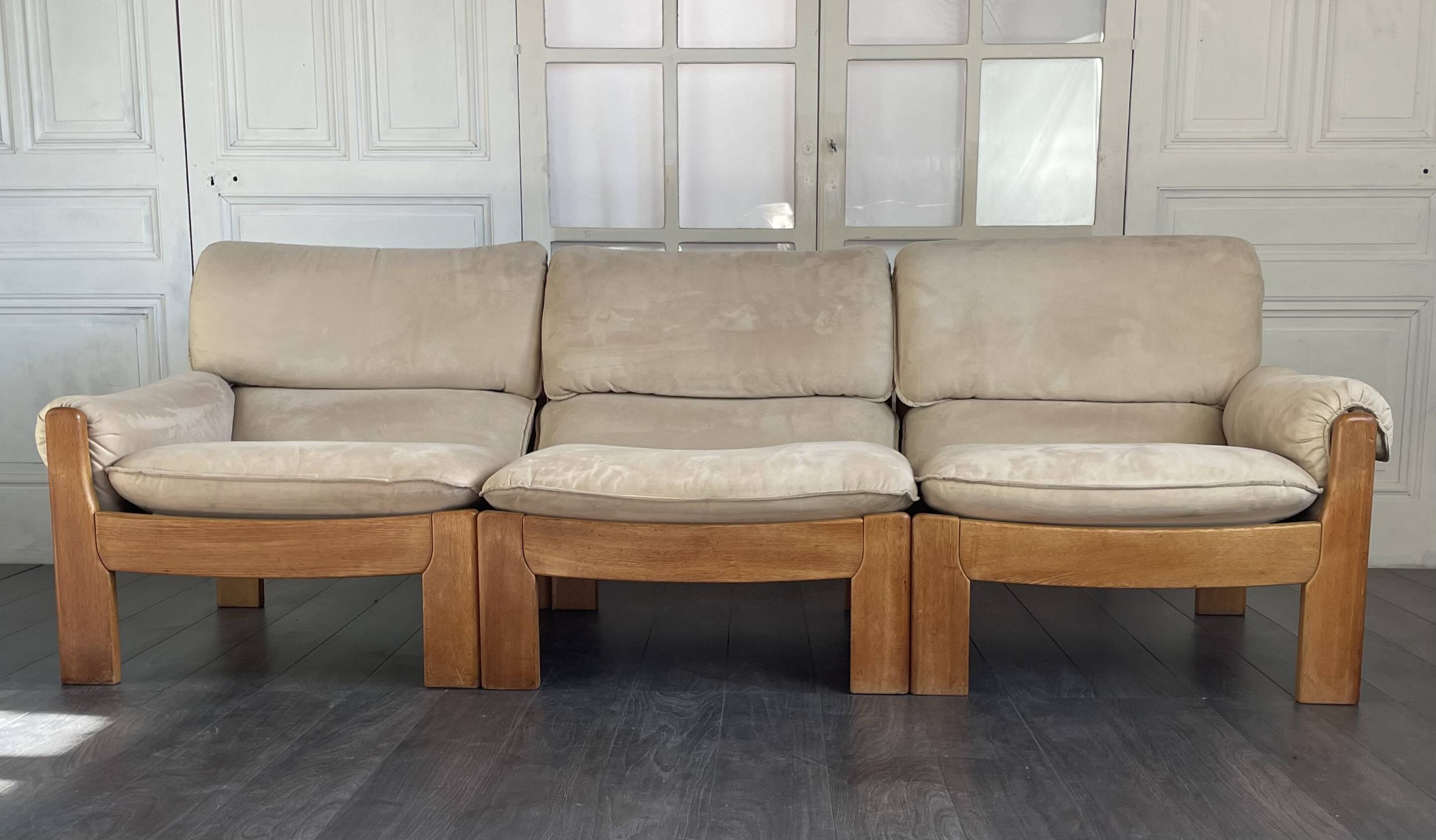 Canapé trois modules en alcantara beige