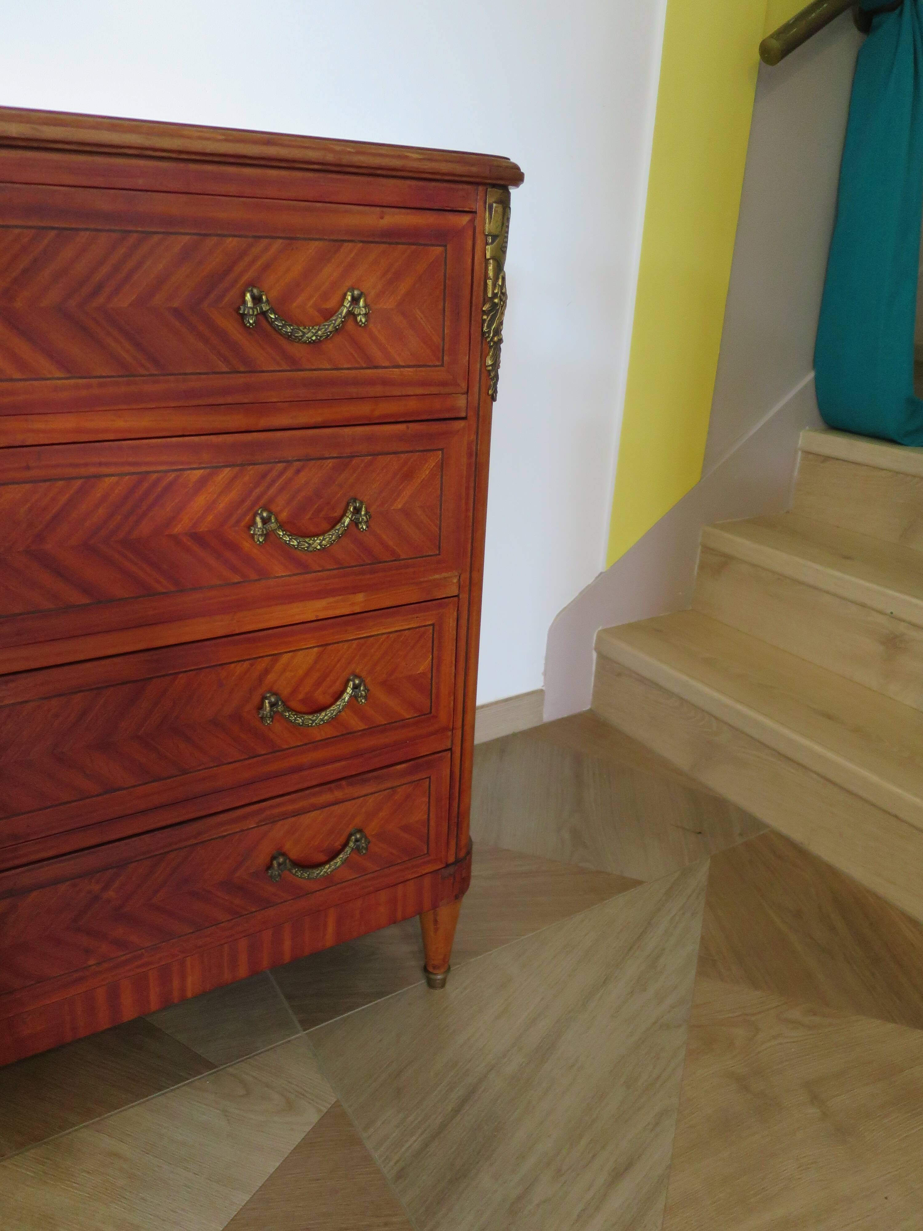 Louis XVI chest of drawers - Bronze - Butterfly wood veneer marquetry - 1930