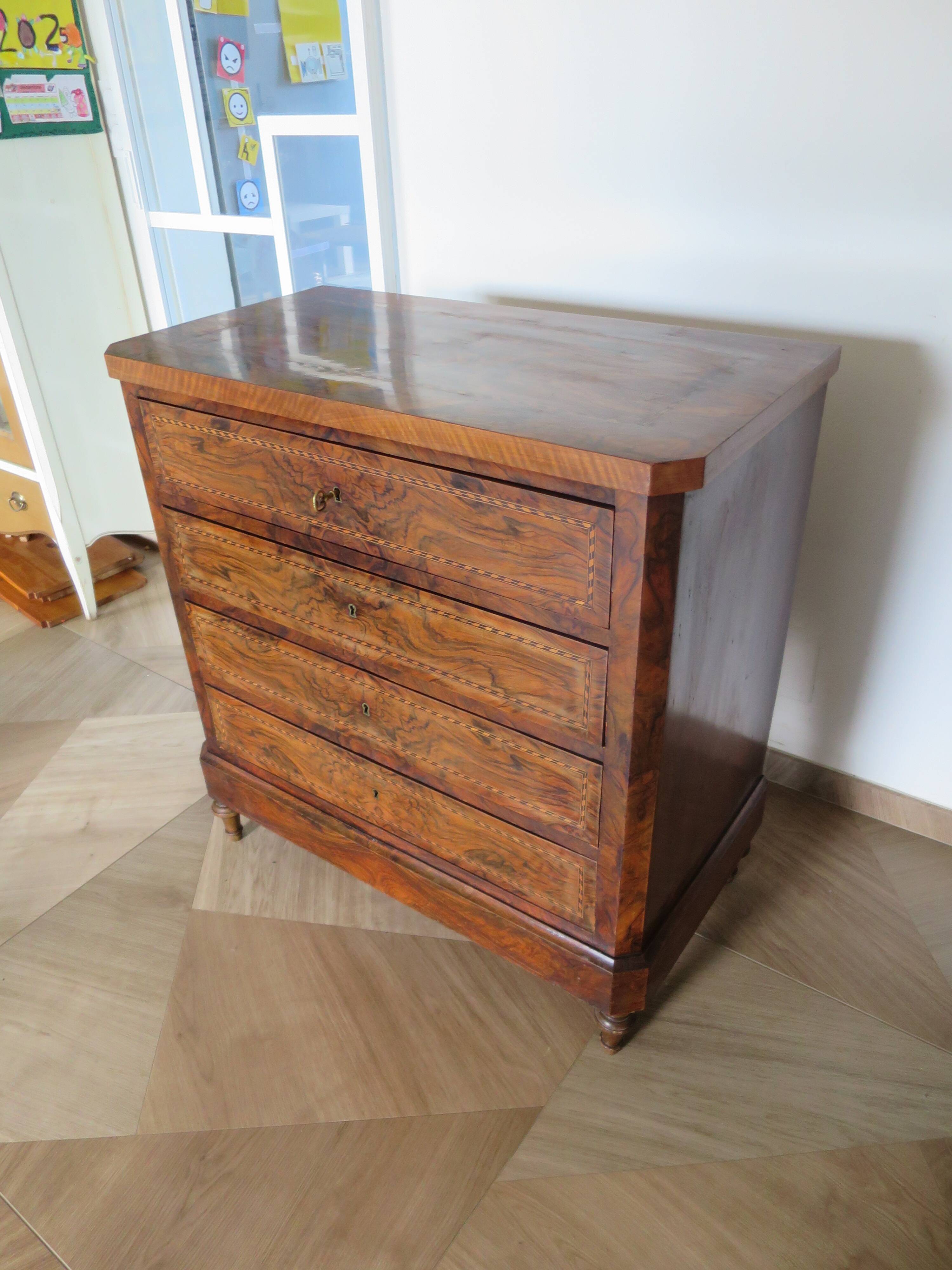 Antique oak burr chest of drawers - 4 drawers - marquetry inlay from the early 21st century