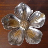 Individual ashtrays on decorative metal flower