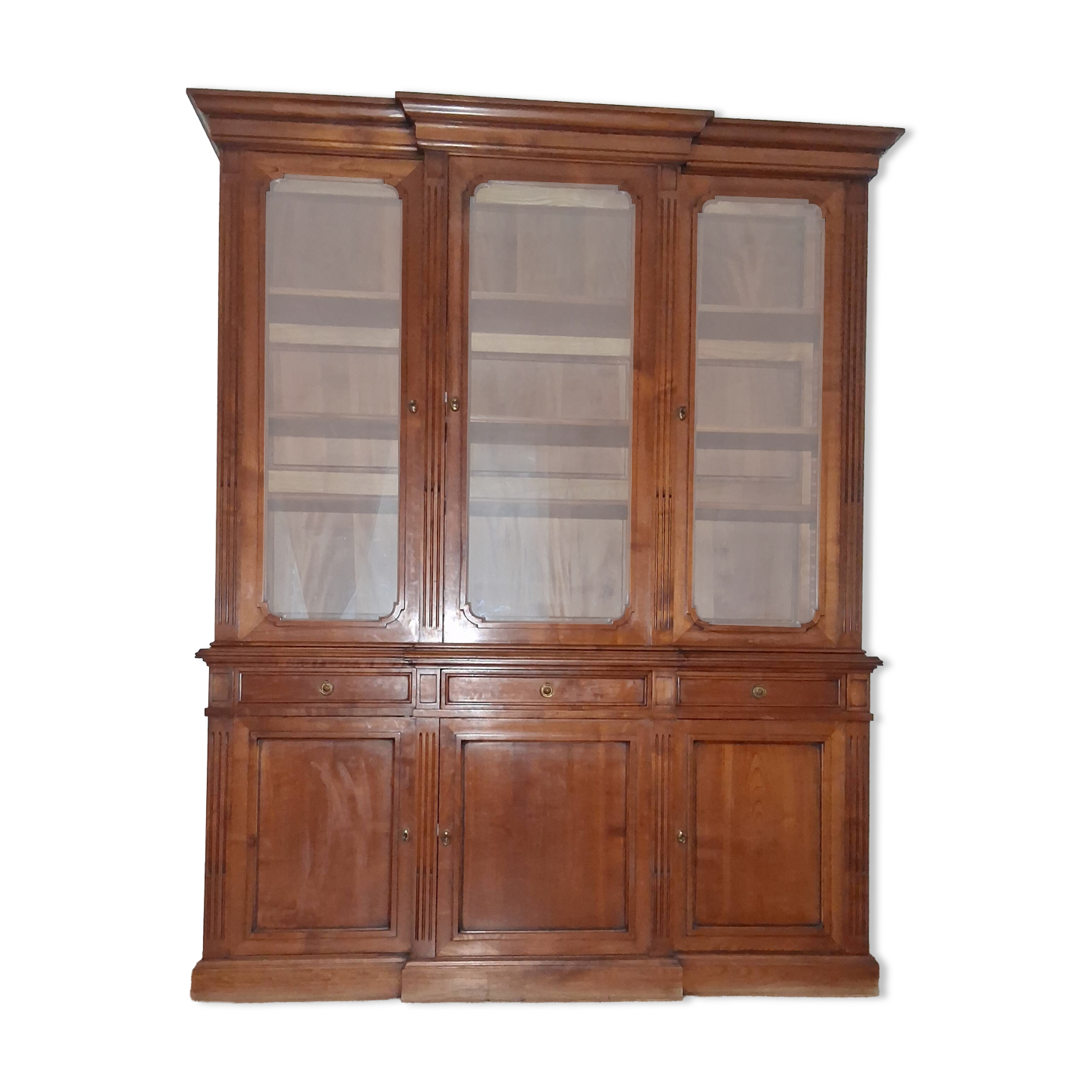 Bibliothèque vitrée en merisier