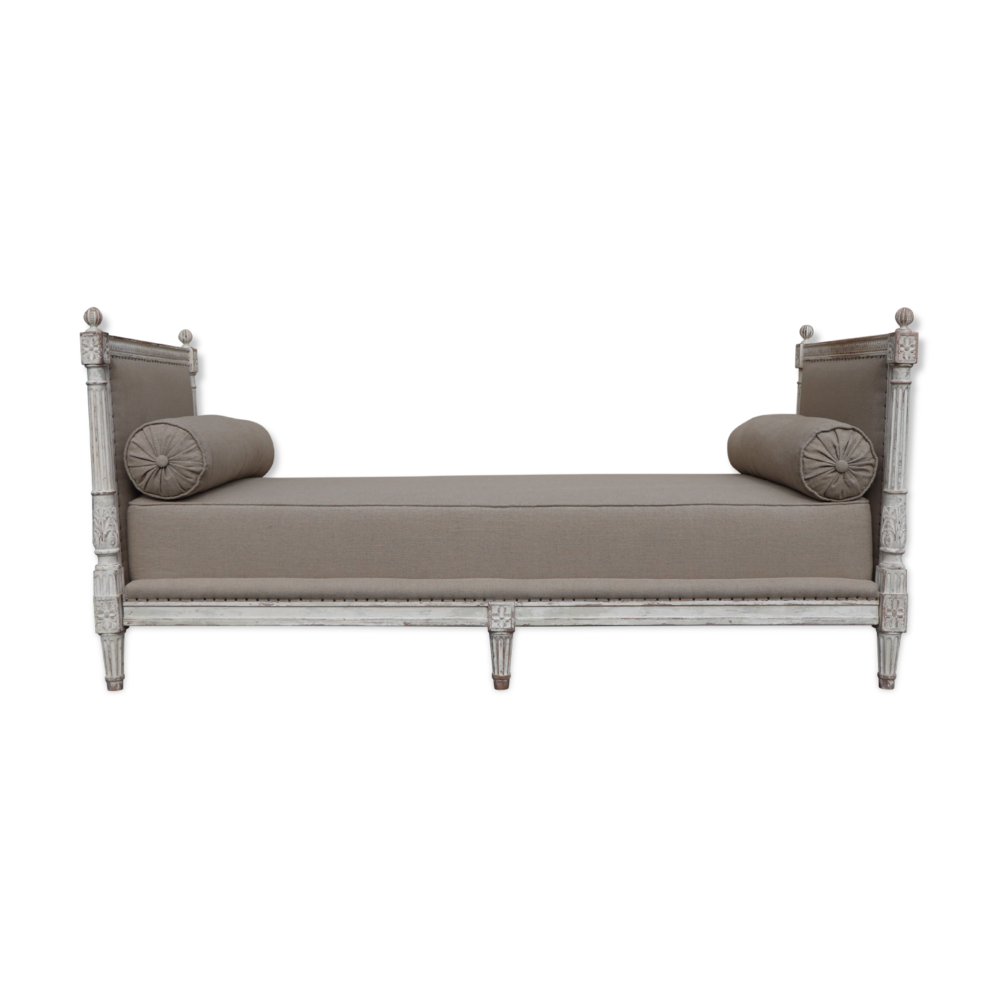 Lit de repos banquette de style Louis XVI retapissé en lin