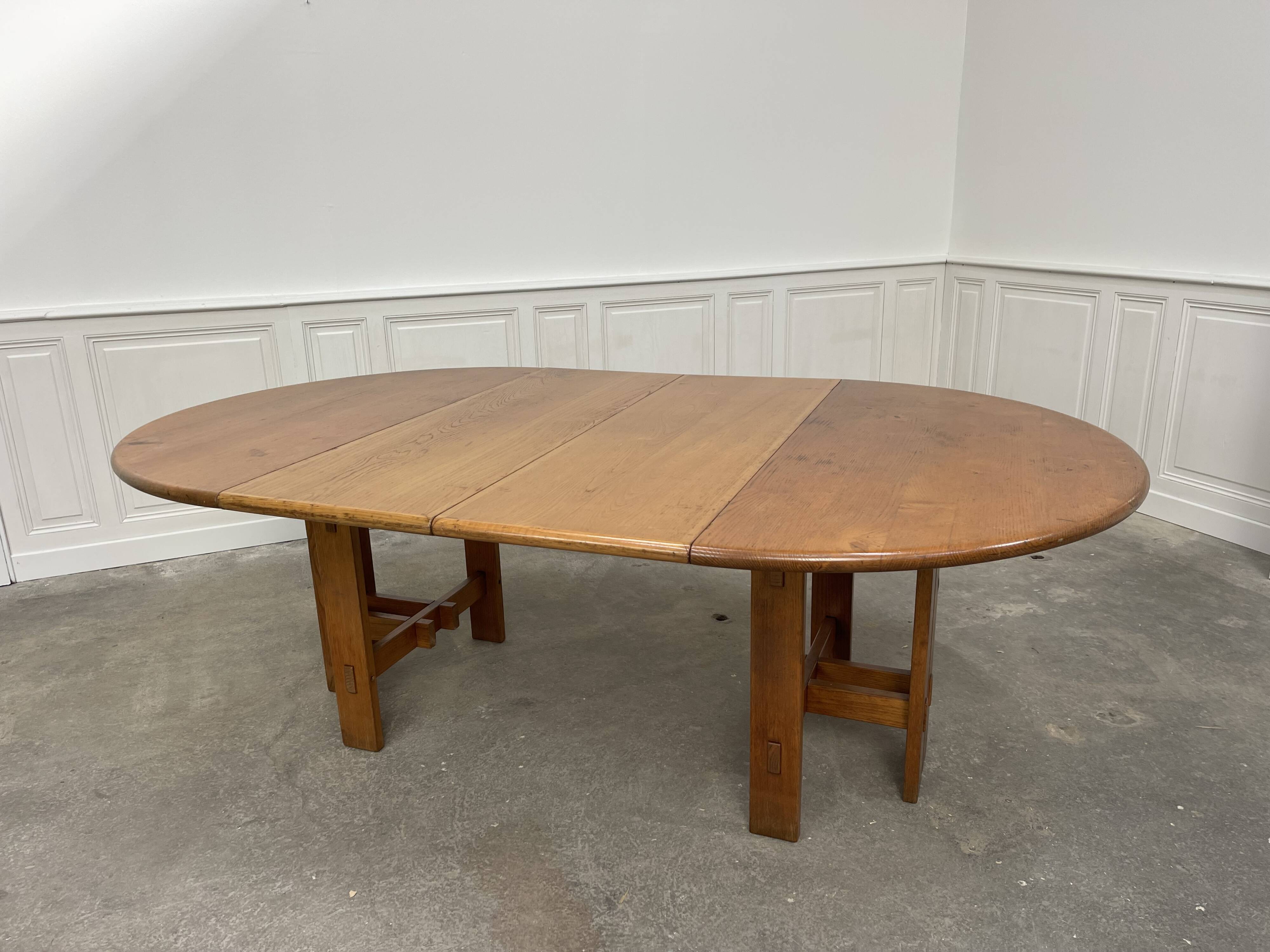 Vintage round table Maison Regain