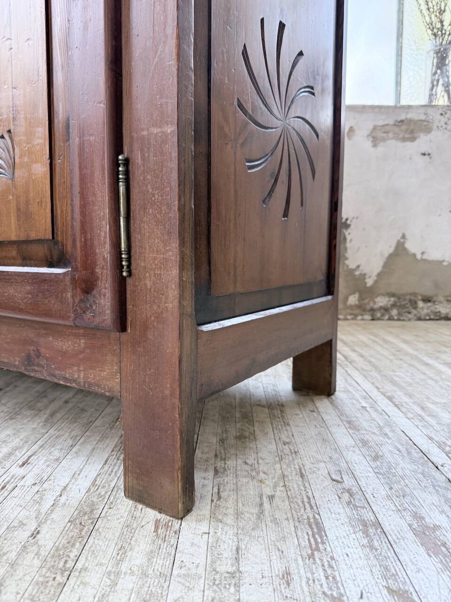 Meuble de rangement confiturier art populaire savoyard 1950