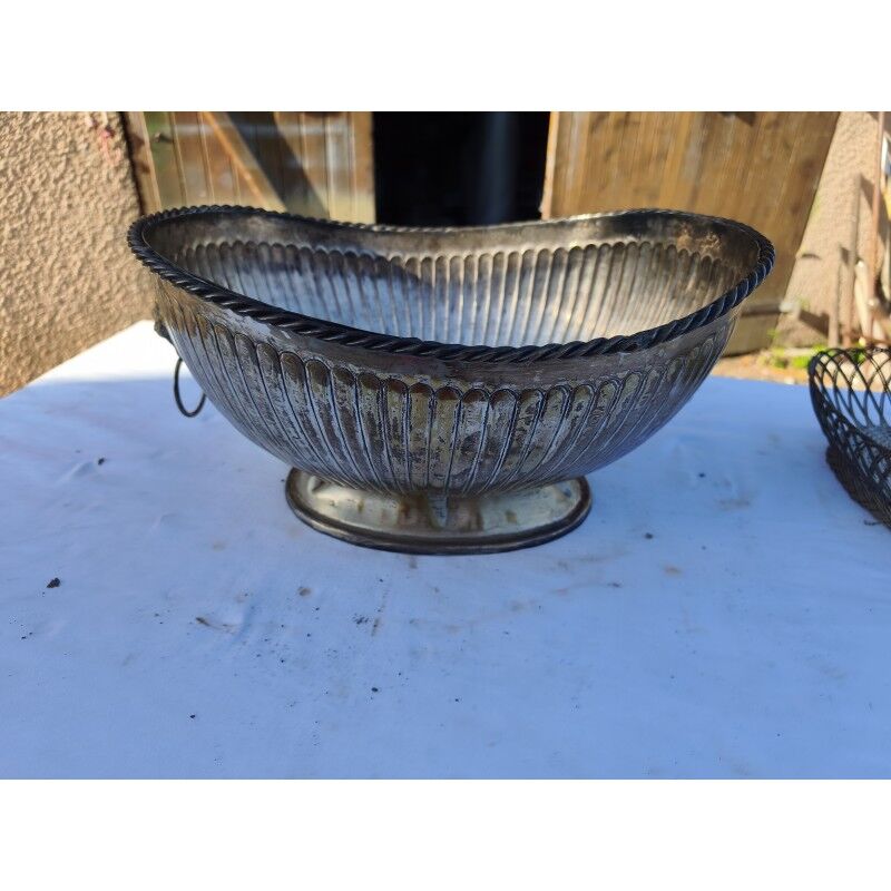 2 silver-plated baskets