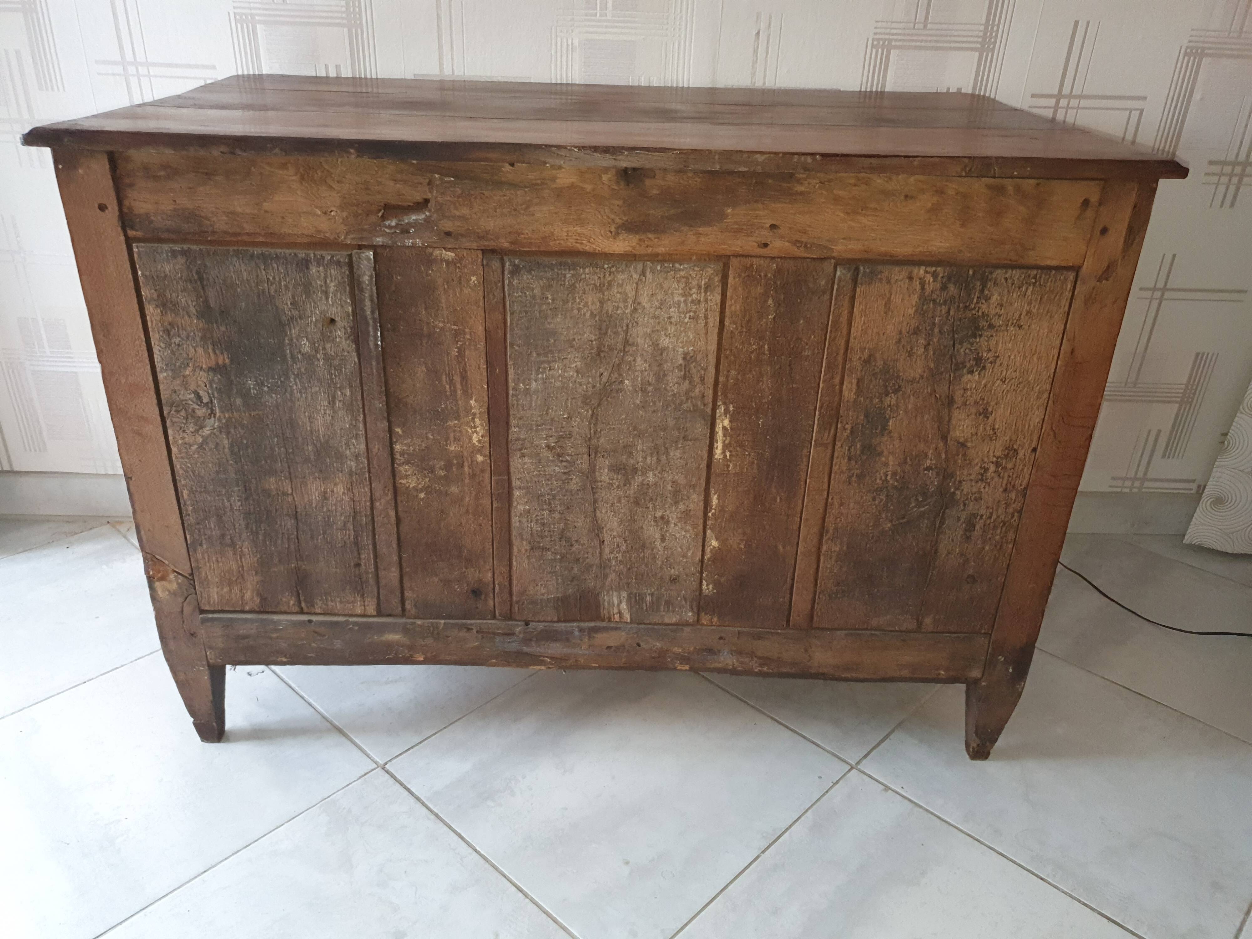 Oak chest of drawers