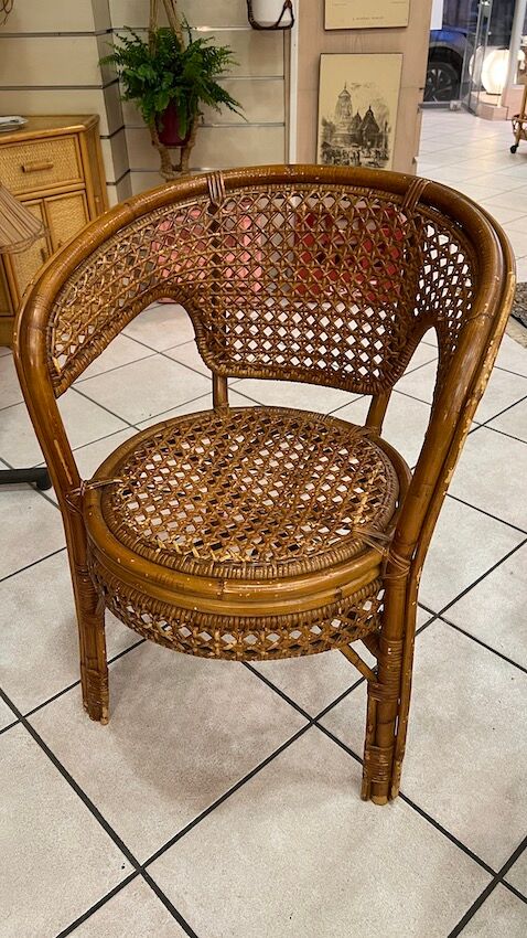 Rattan living room and cannage consisting of 2 armchairs and a coffee table