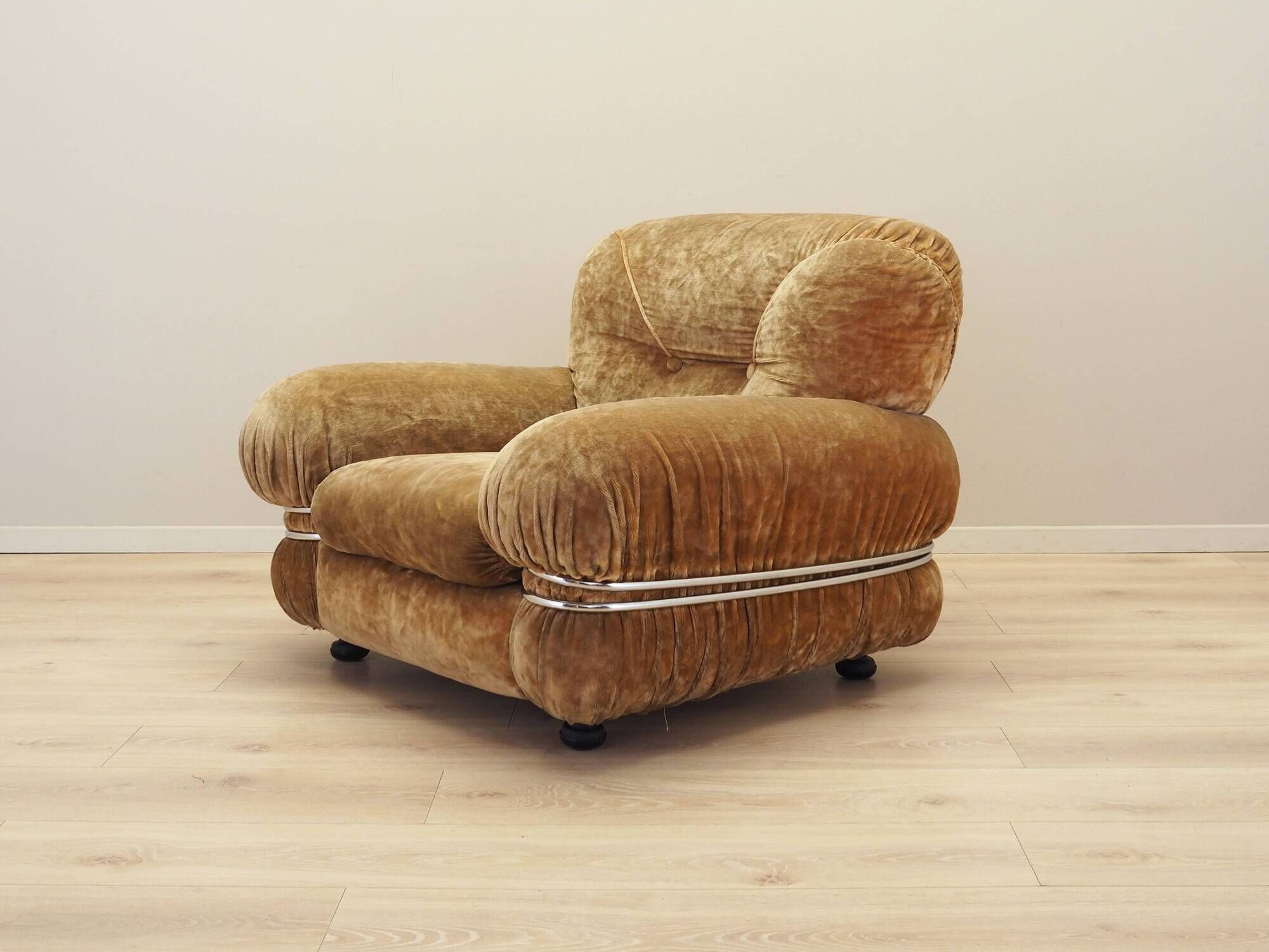 Velour armchair, Italian design, 1970s, production: Italy