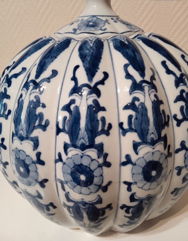 Chinese ginger porcelain pot blue and white