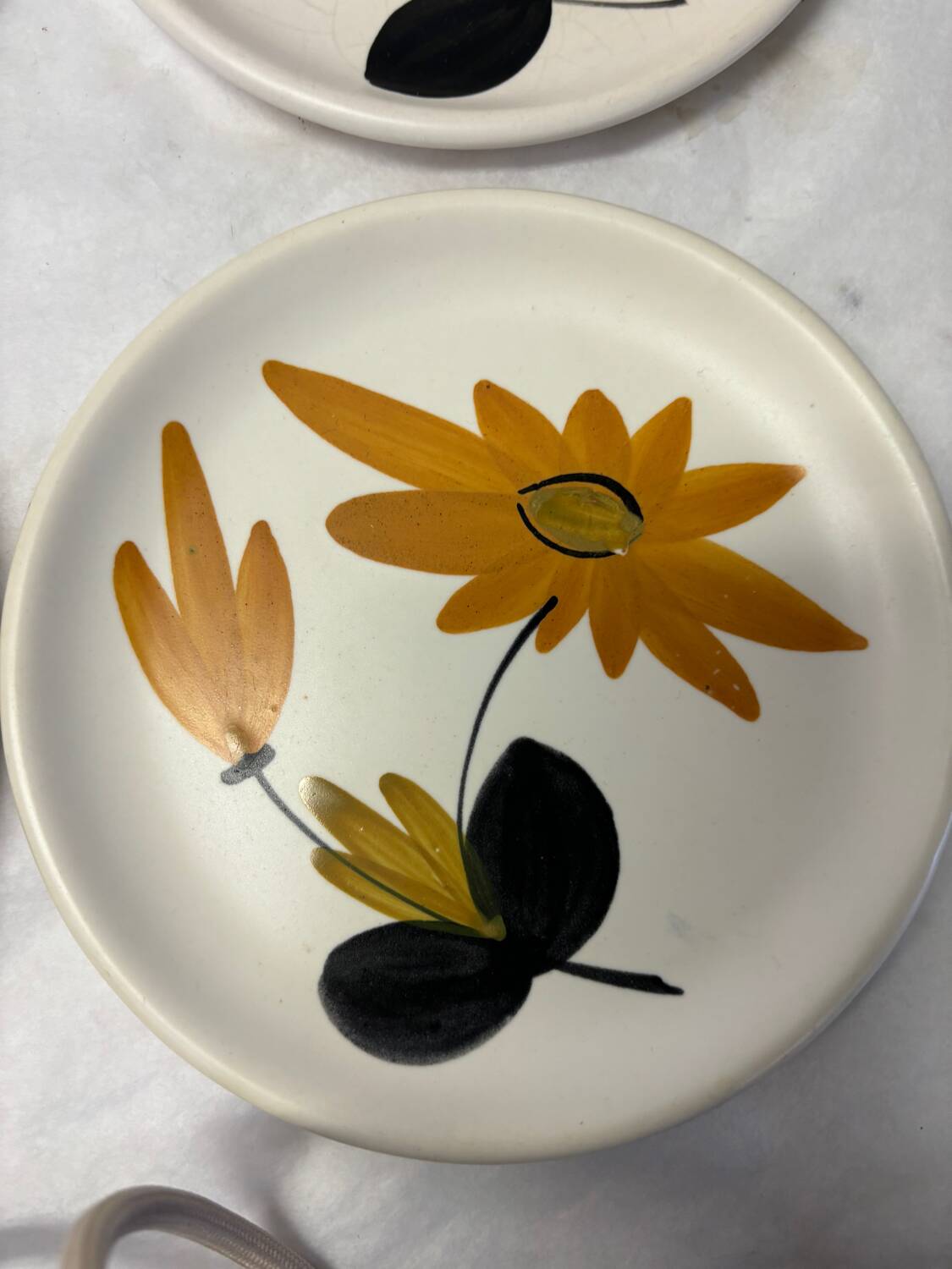 Set of 4 marsh pottery dessert plates