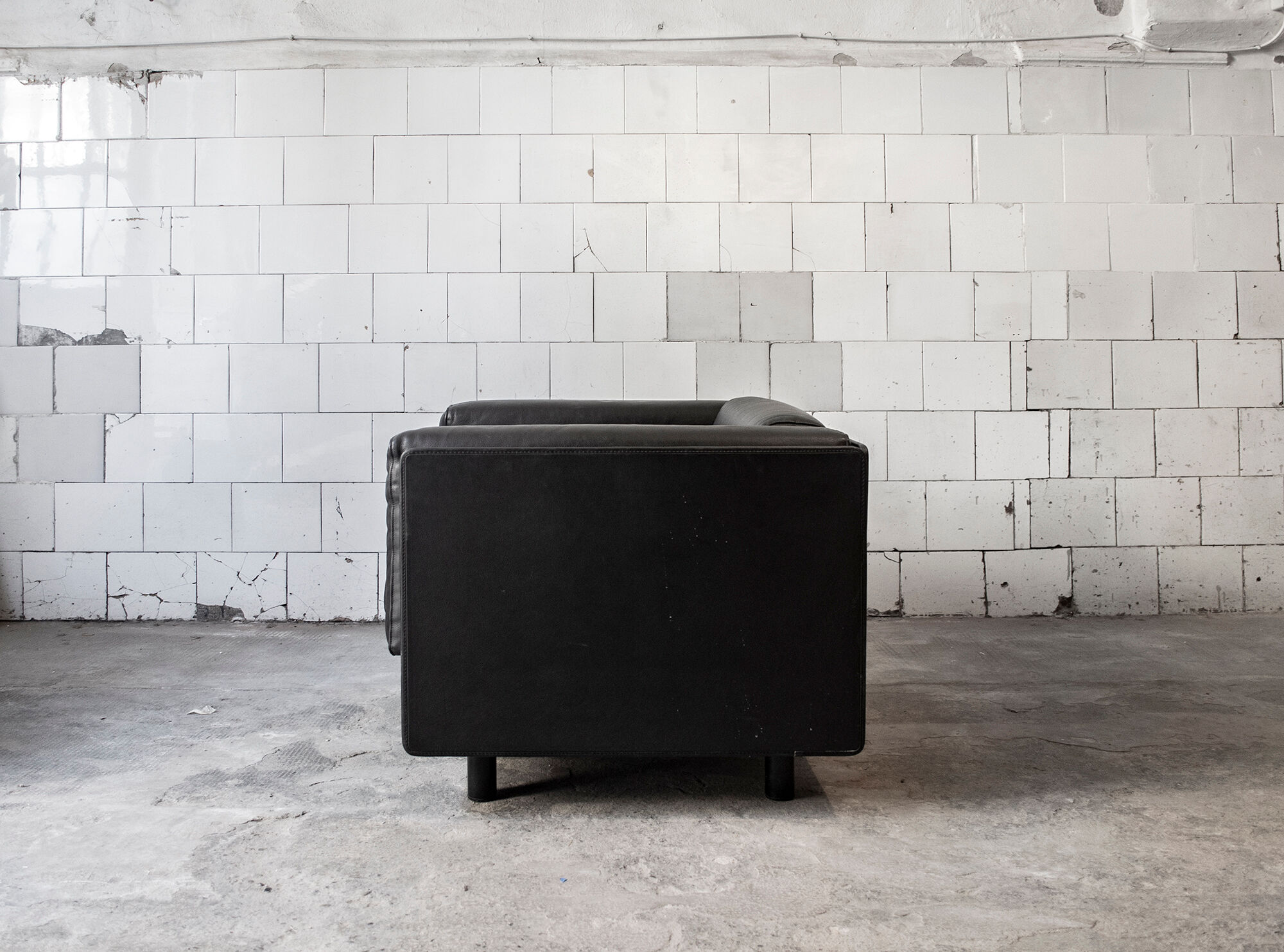 Pair of leather and leather armchairs by Zanotta Italia Anni '80