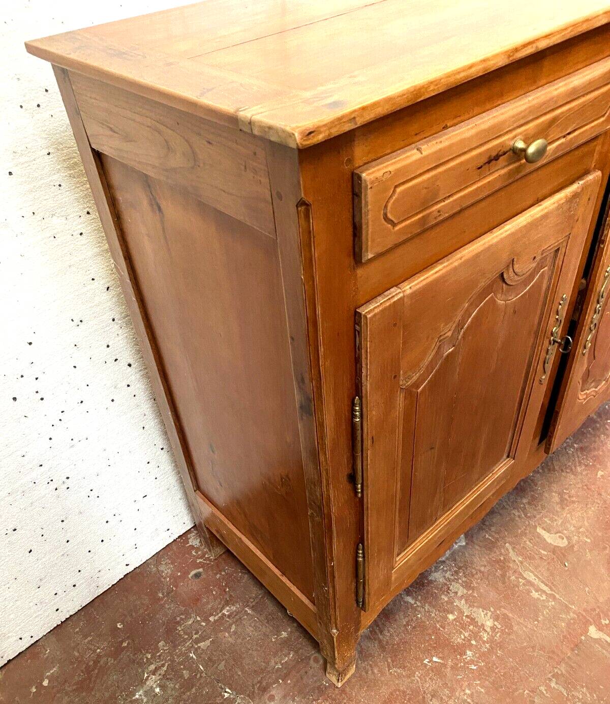 Enfilade trois portes de style Louis XV en merisier massif XX siècle