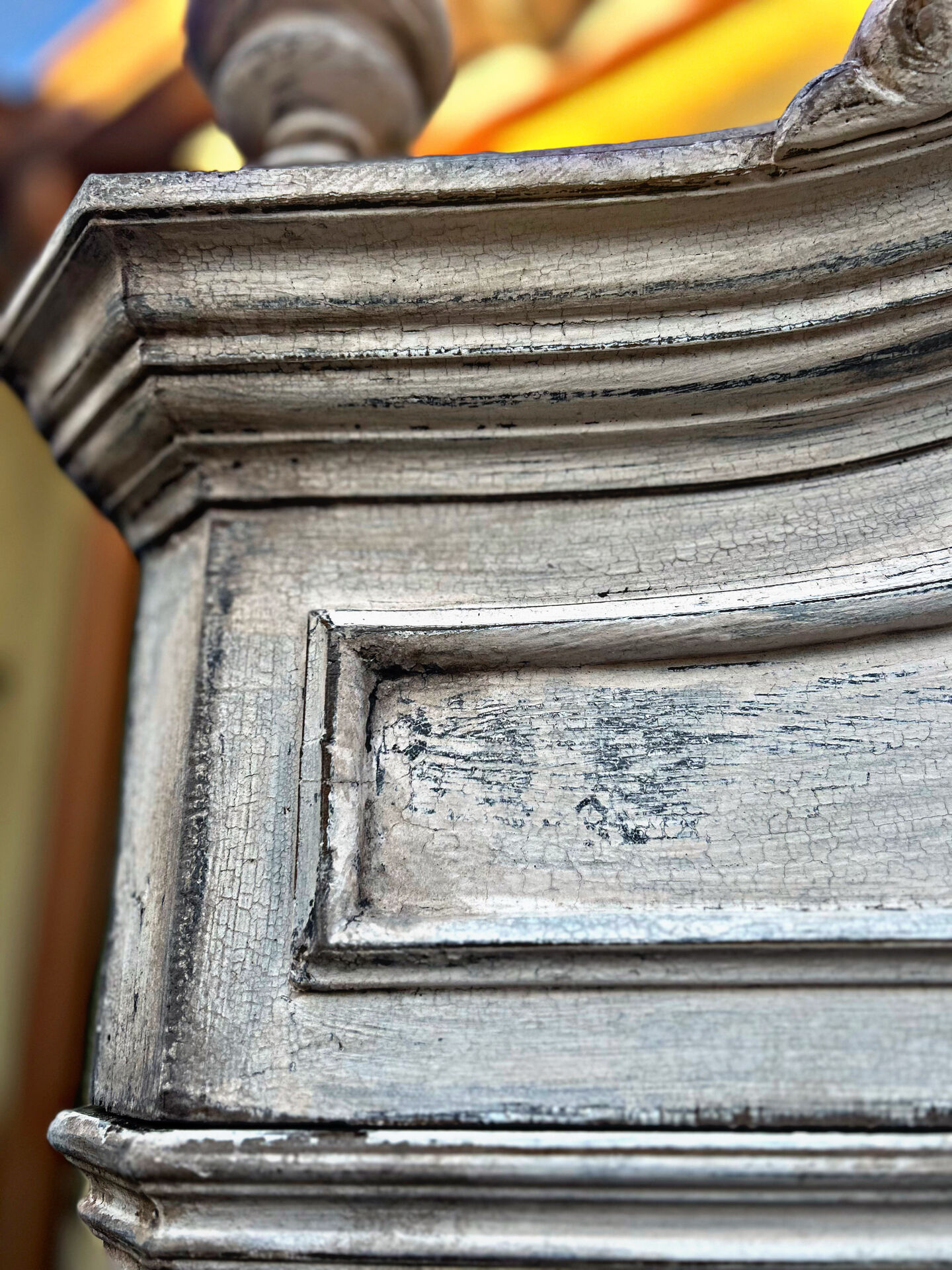 Patinated Tuscan-style bonnetière