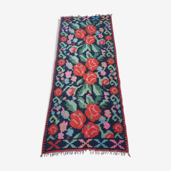 Large Moldavian runner rug with red roses, Romanian floral carpet made by hand with beautiful design 110x265cm