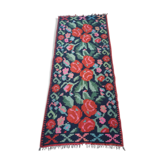 Large Moldavian runner rug with red roses, Romanian floral carpet made by hand with beautiful design 110x265cm