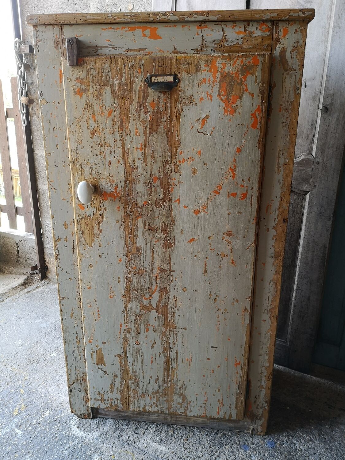 Armoire bonnetière