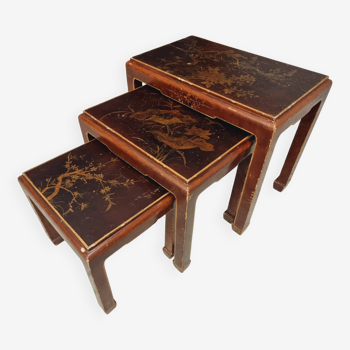 Ancien ensemble de tables gigognes de style oriental