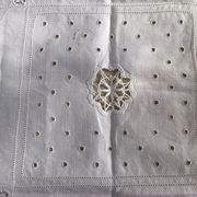 Linen table centre