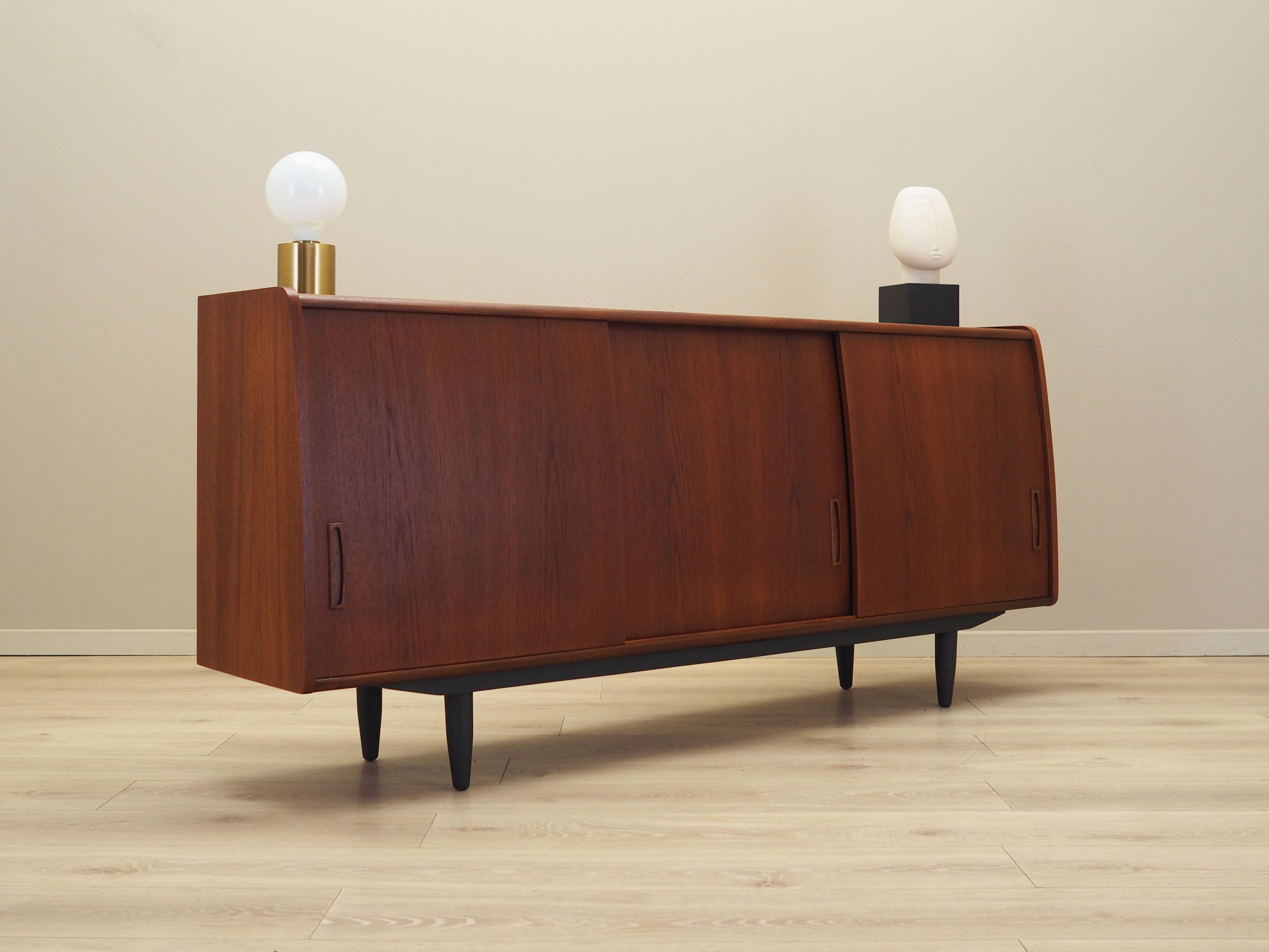 Buffet en teck, design danois, années 1970, production : Danemark