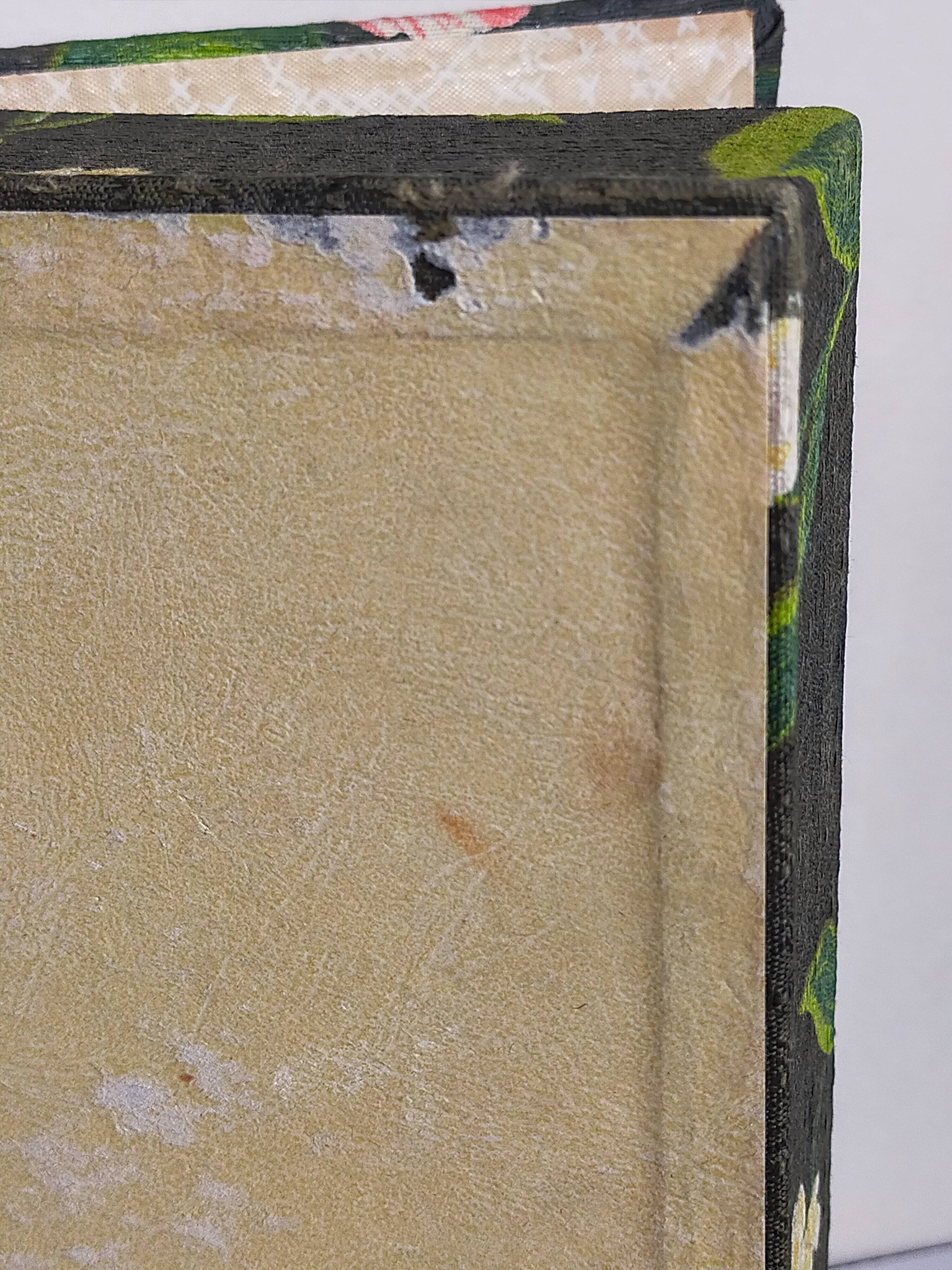 Box padded with old fabric