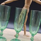 Set of 4 green Luminarc flutes
