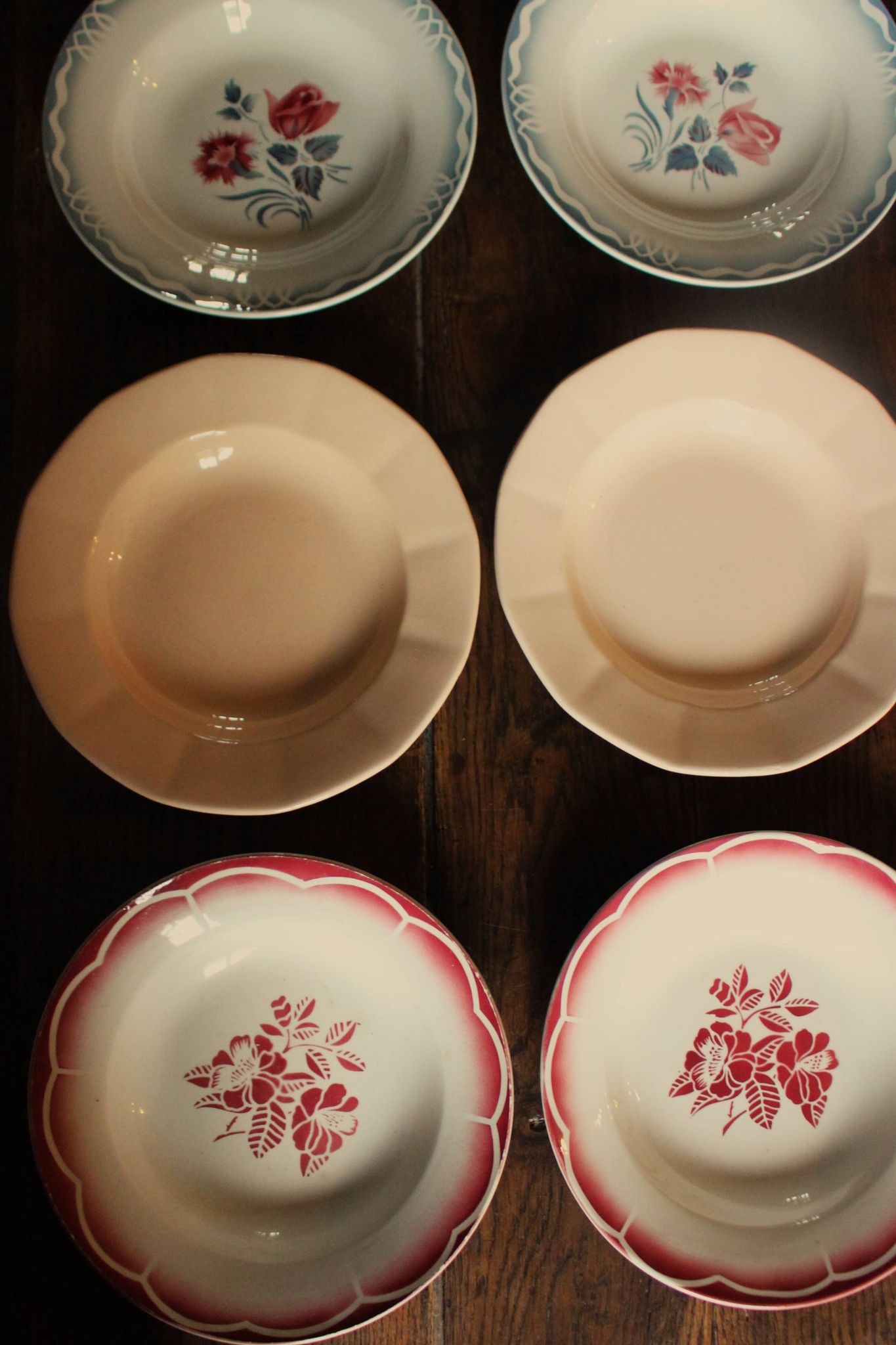 6 assiettes creuses dépareillé Digoin Sarreguemines rouge bleu rose