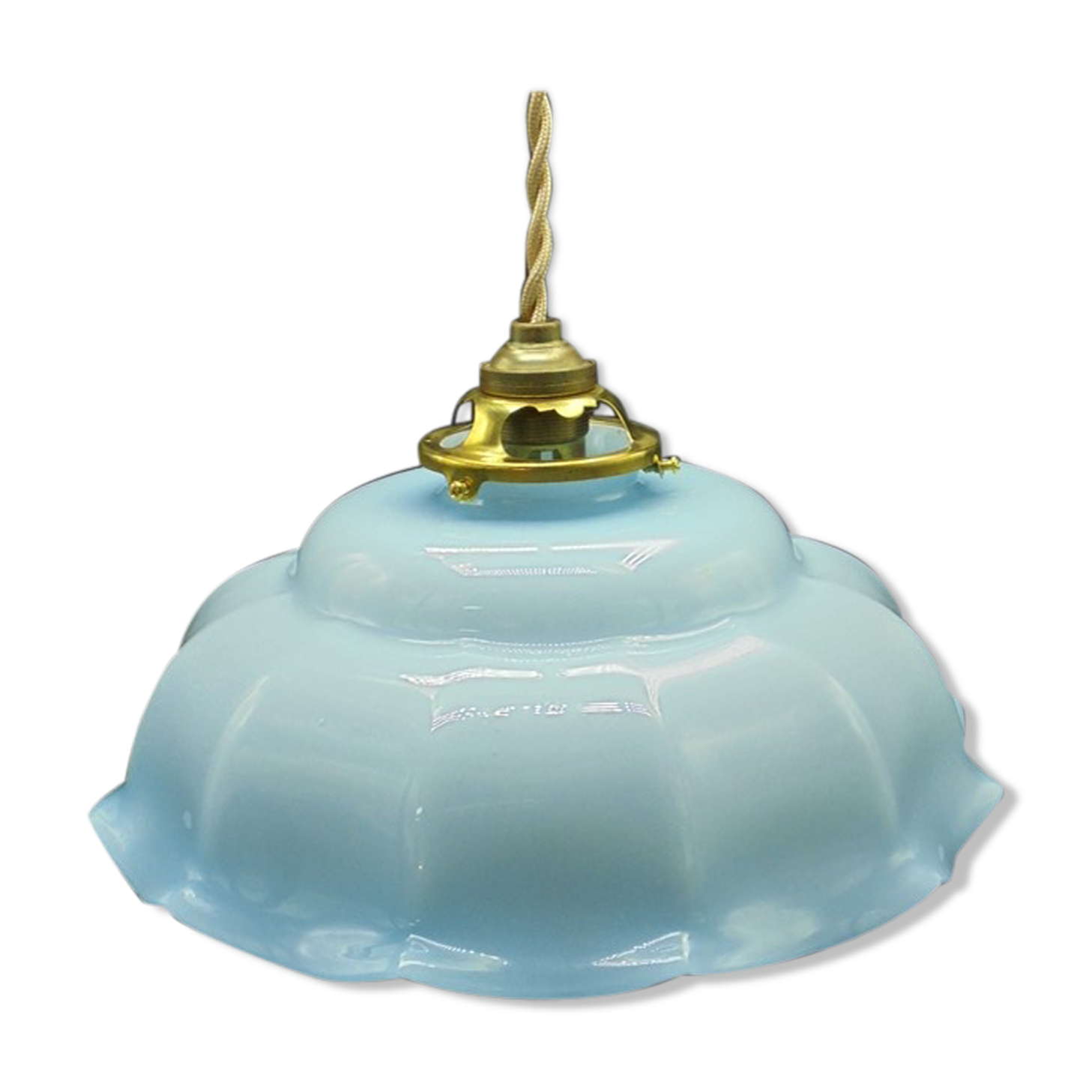 Blue opaline suspension