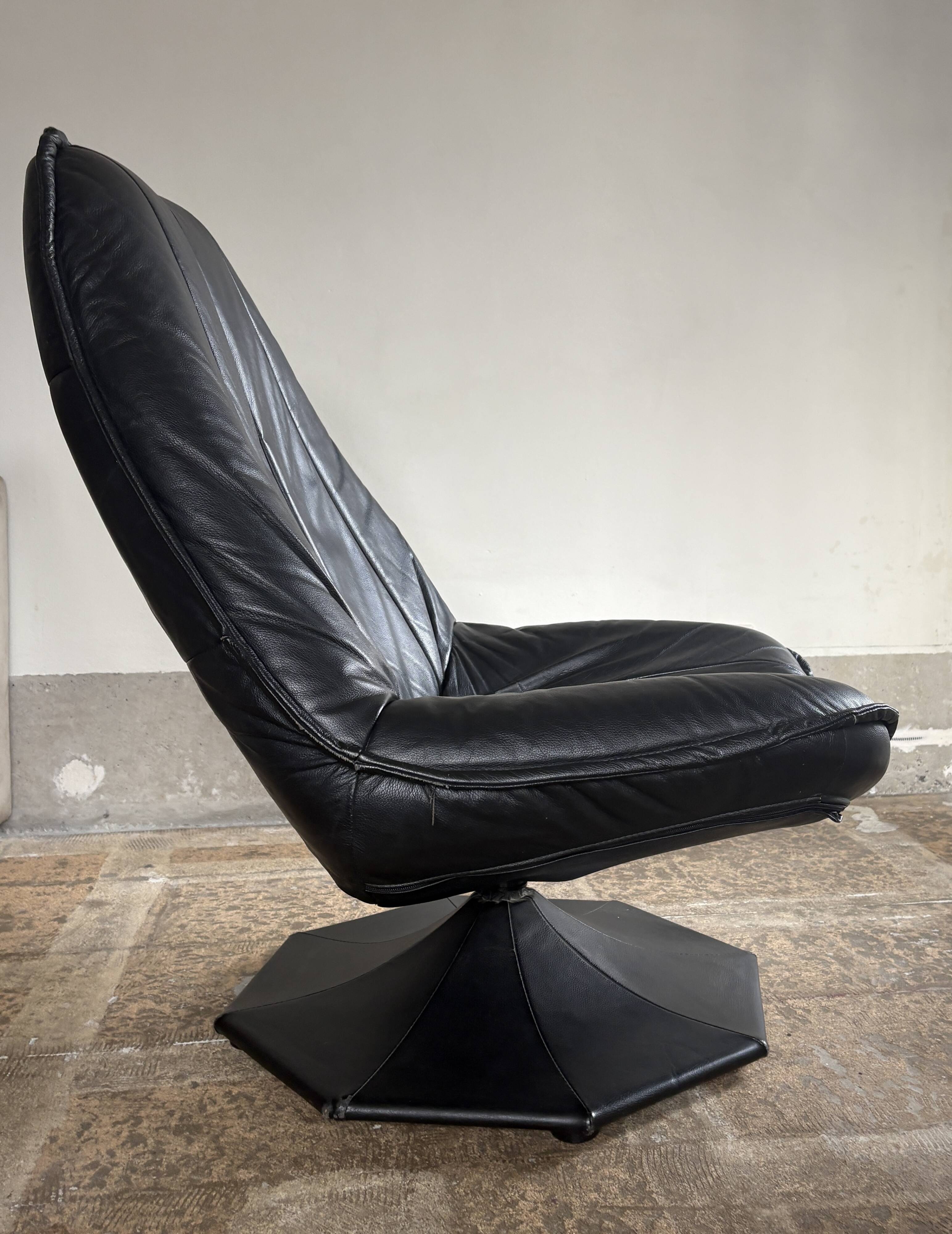 Black leather swivel chair, Artifort style